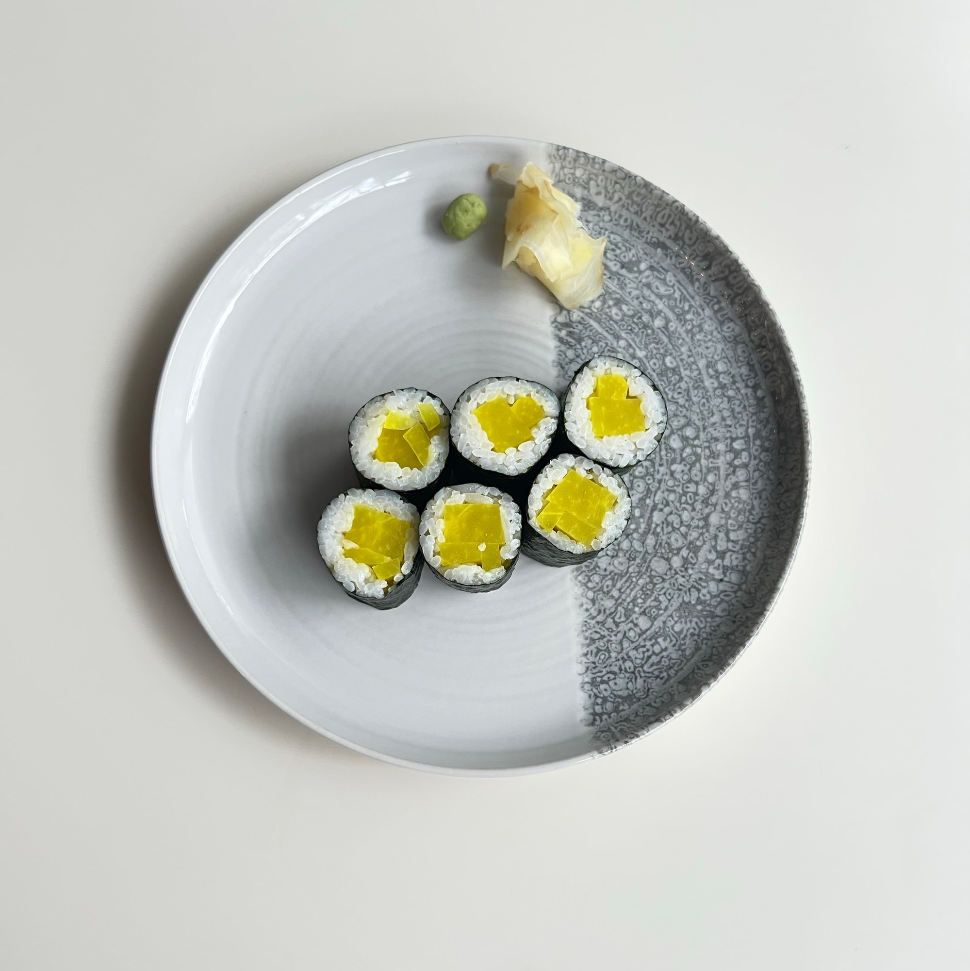 Oshinko (Pickled Radish) Maki