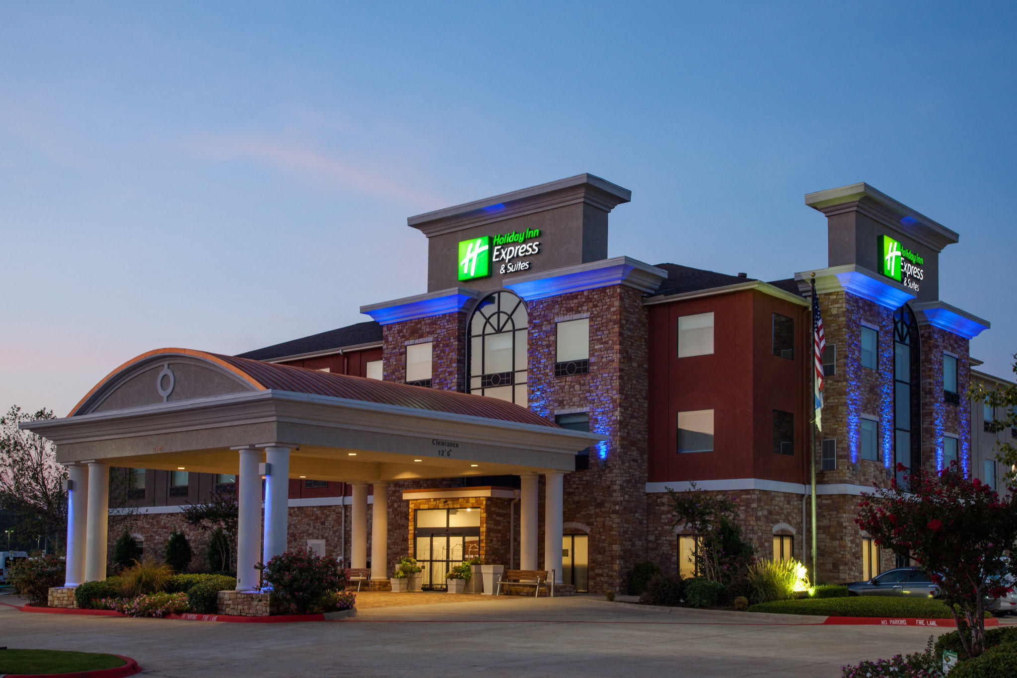 Holiday Inn Express & Suites Texarkana Photo