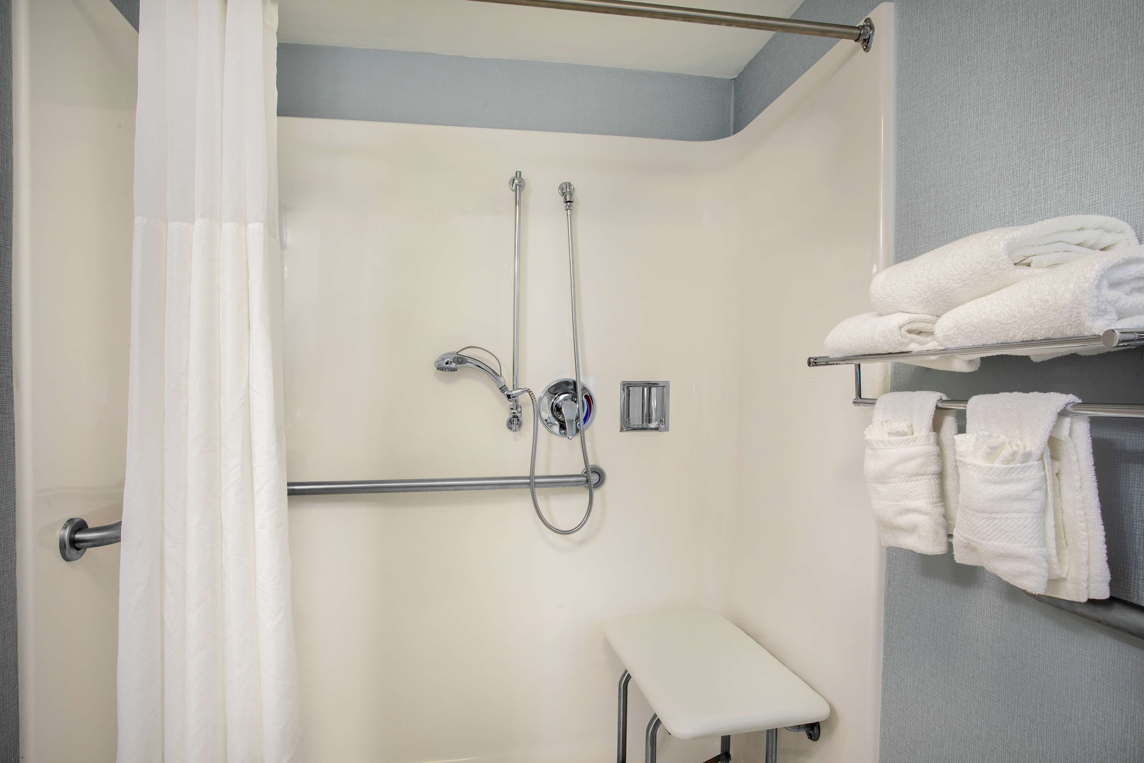 Guest room bath