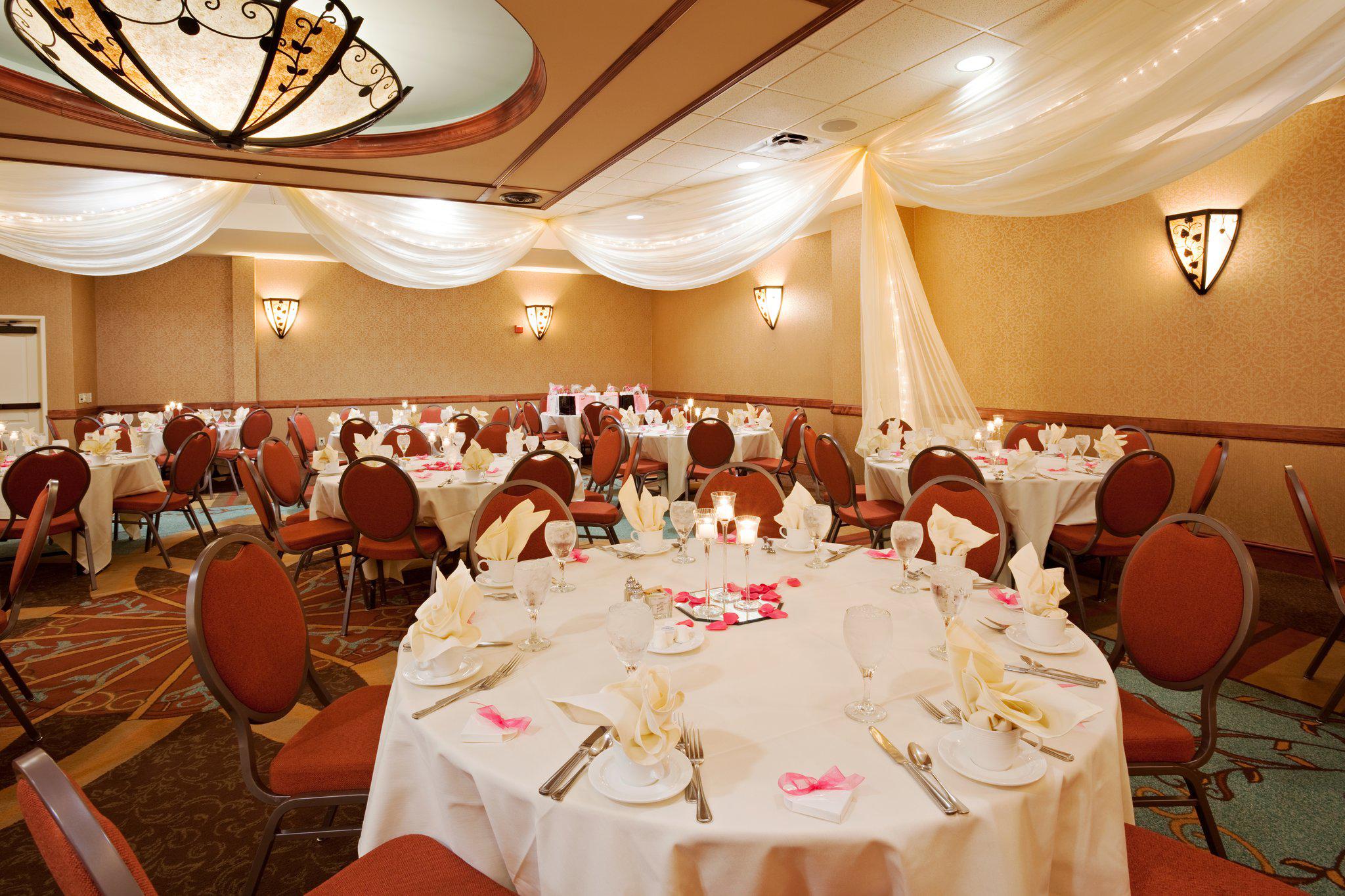 Holiday Inn & Suites Minneapolis - Lakeville Photo