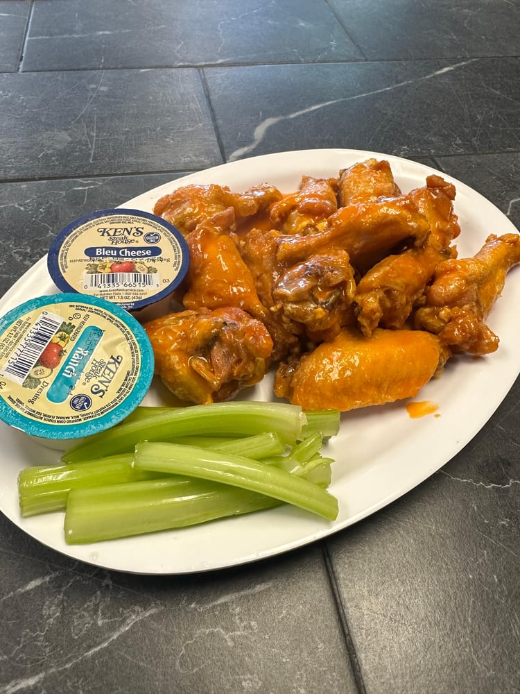 14" Medium Cheese & 6 Wings