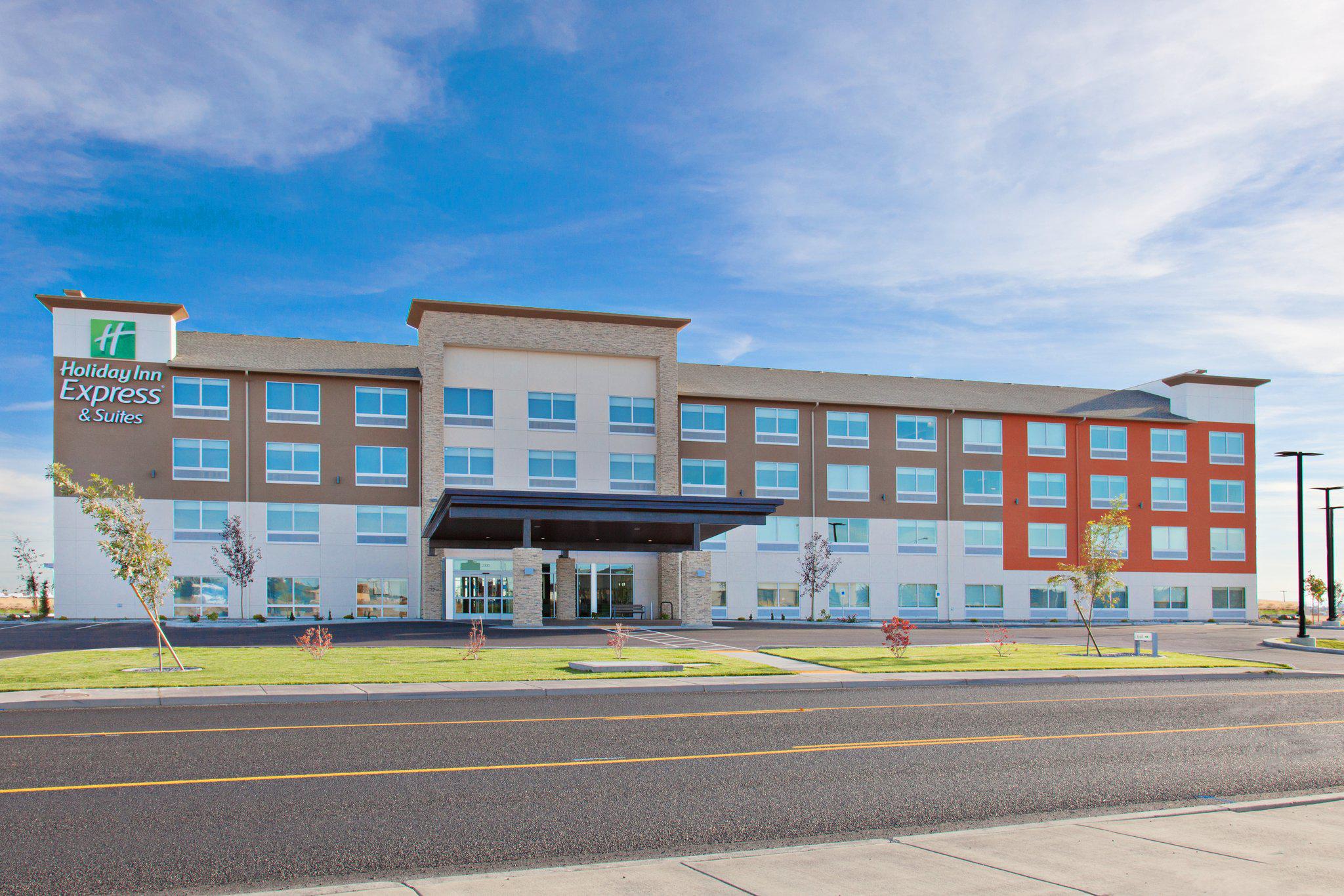 Holiday Inn Express & Suites Moses Lake Photo