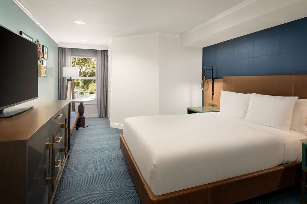 Hayes Mansion San Jose, Curio Collection by Hilton Image