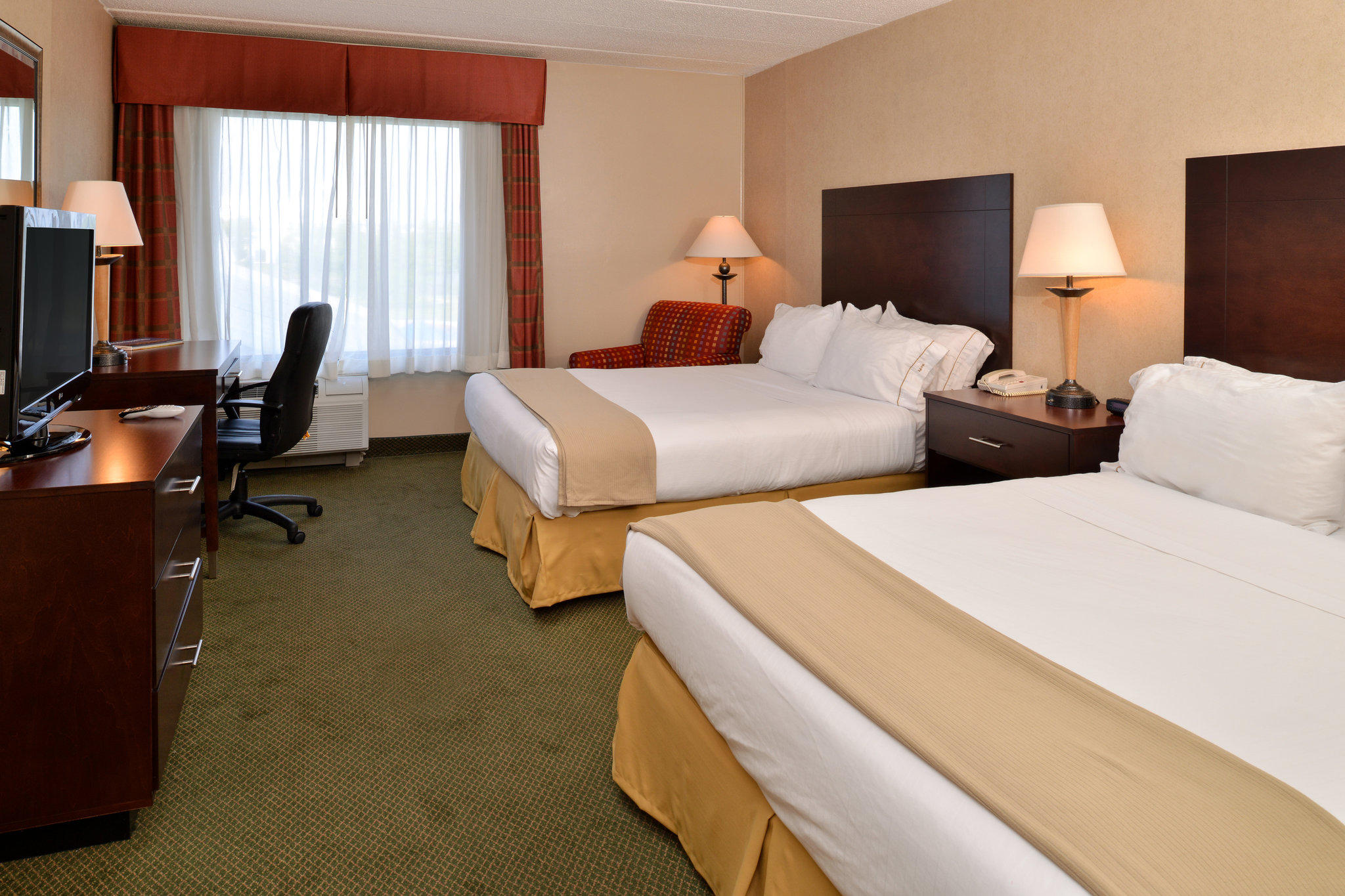 Holiday Inn Express & Suites Ocean City Photo