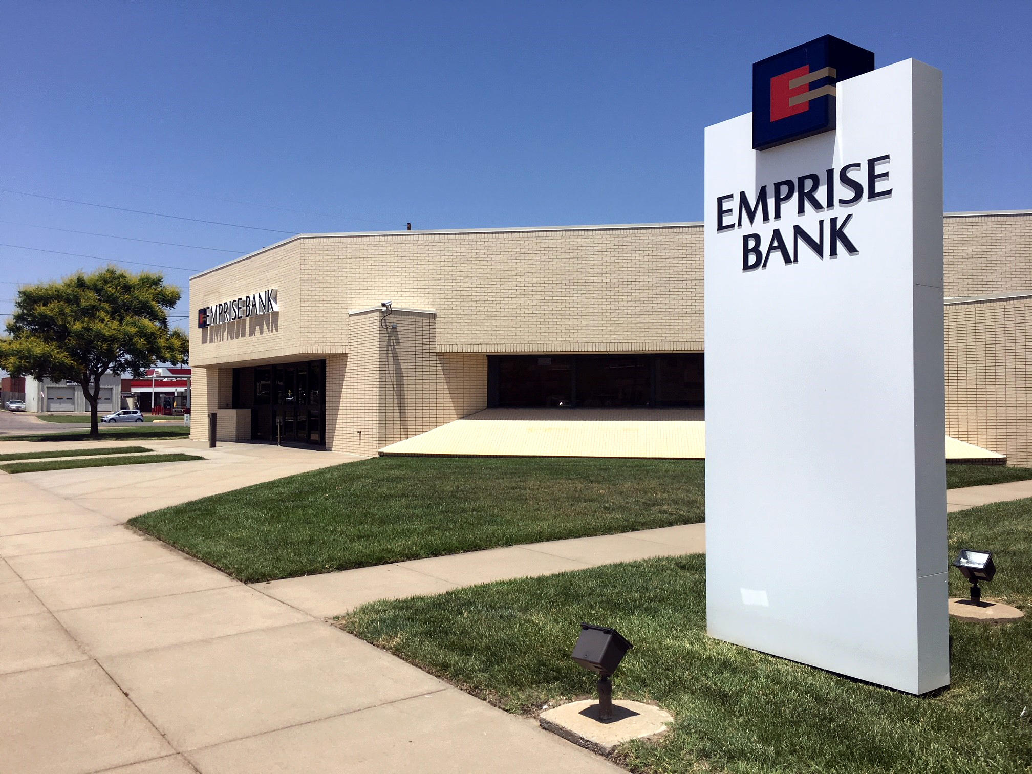 Emprise Bank Photo