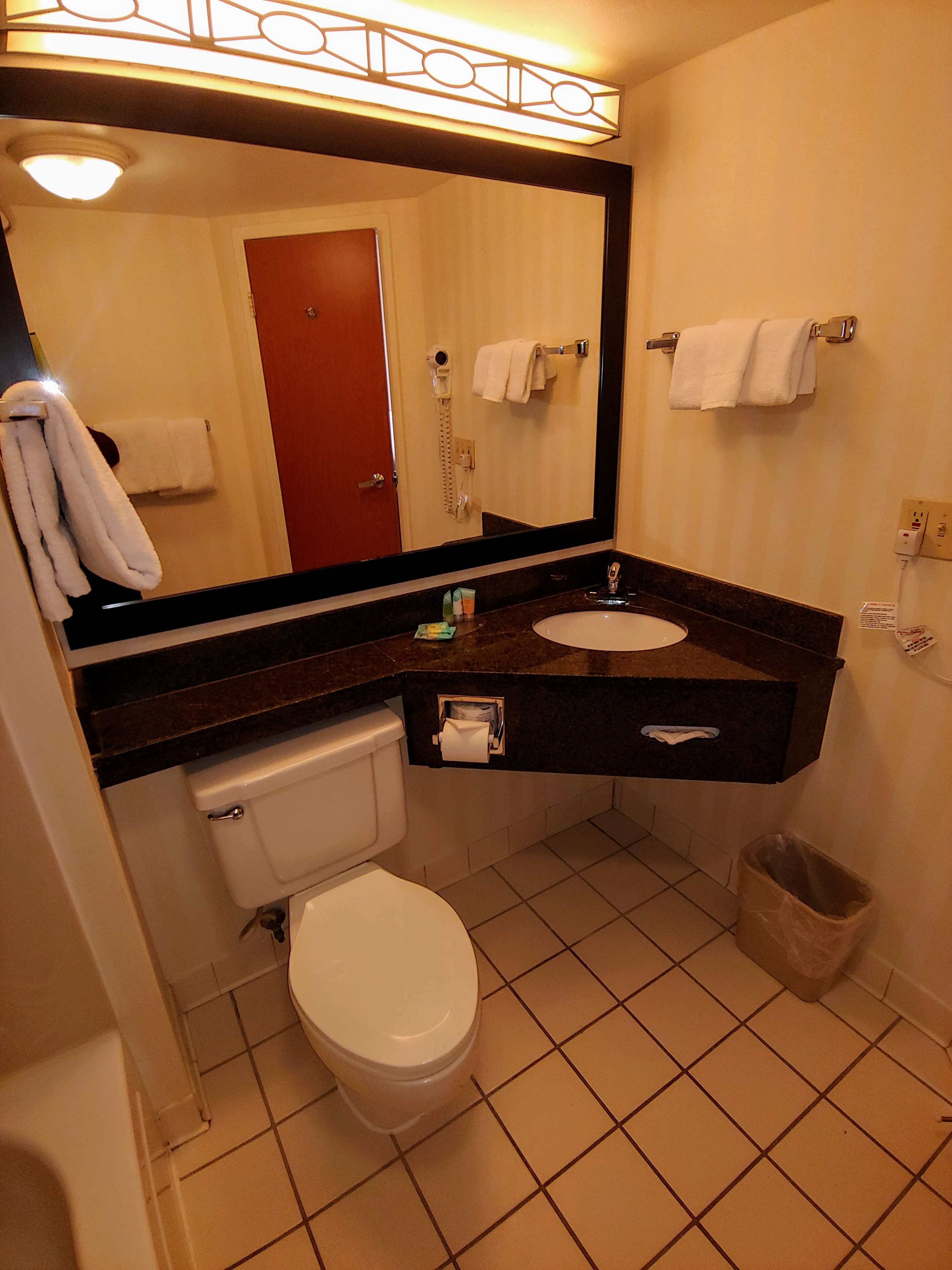 SureStay Plus Hotel by Best Western Scottsdale North Photo