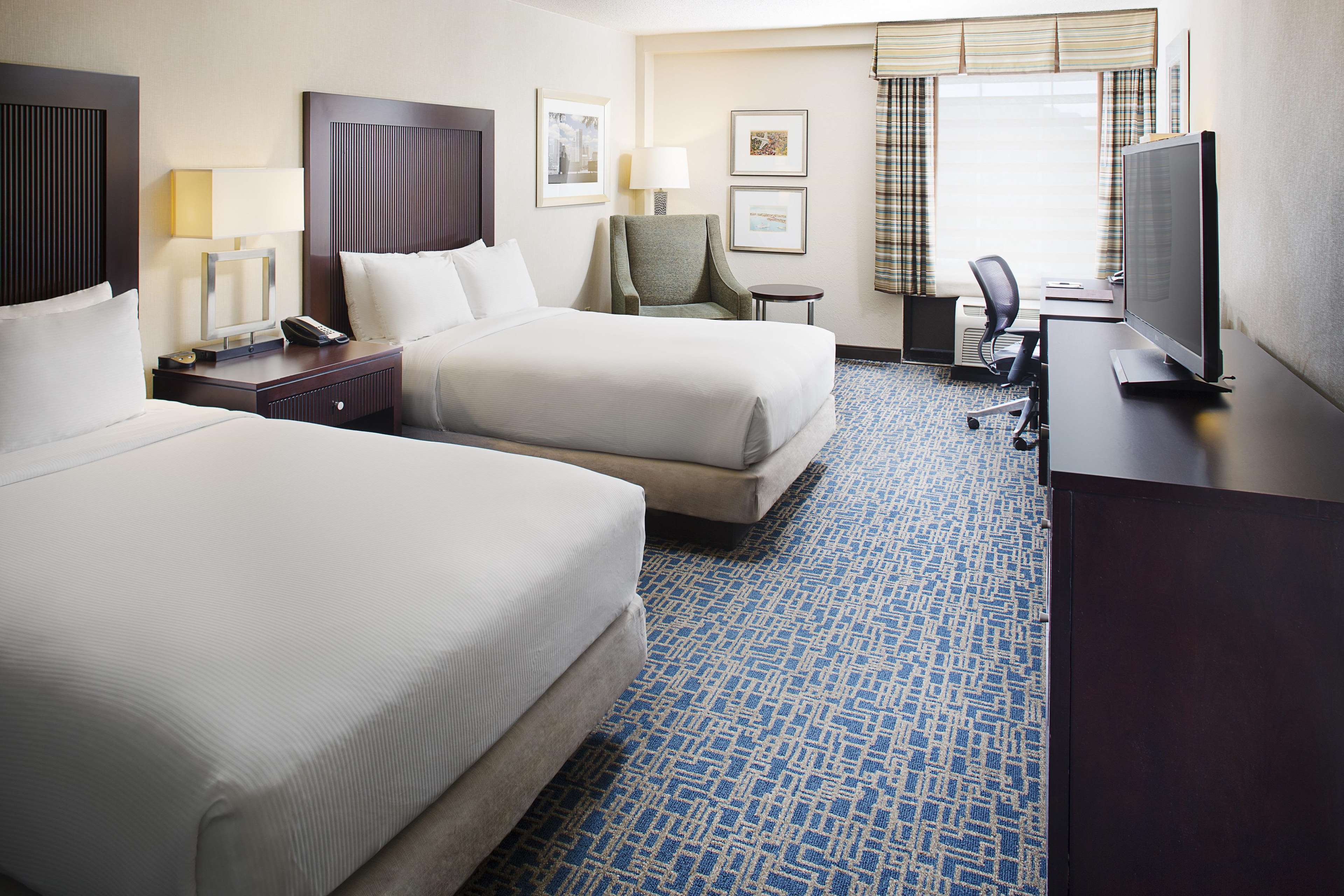 DoubleTree by Hilton Hotel Baltimore - BWI Airport Photo
