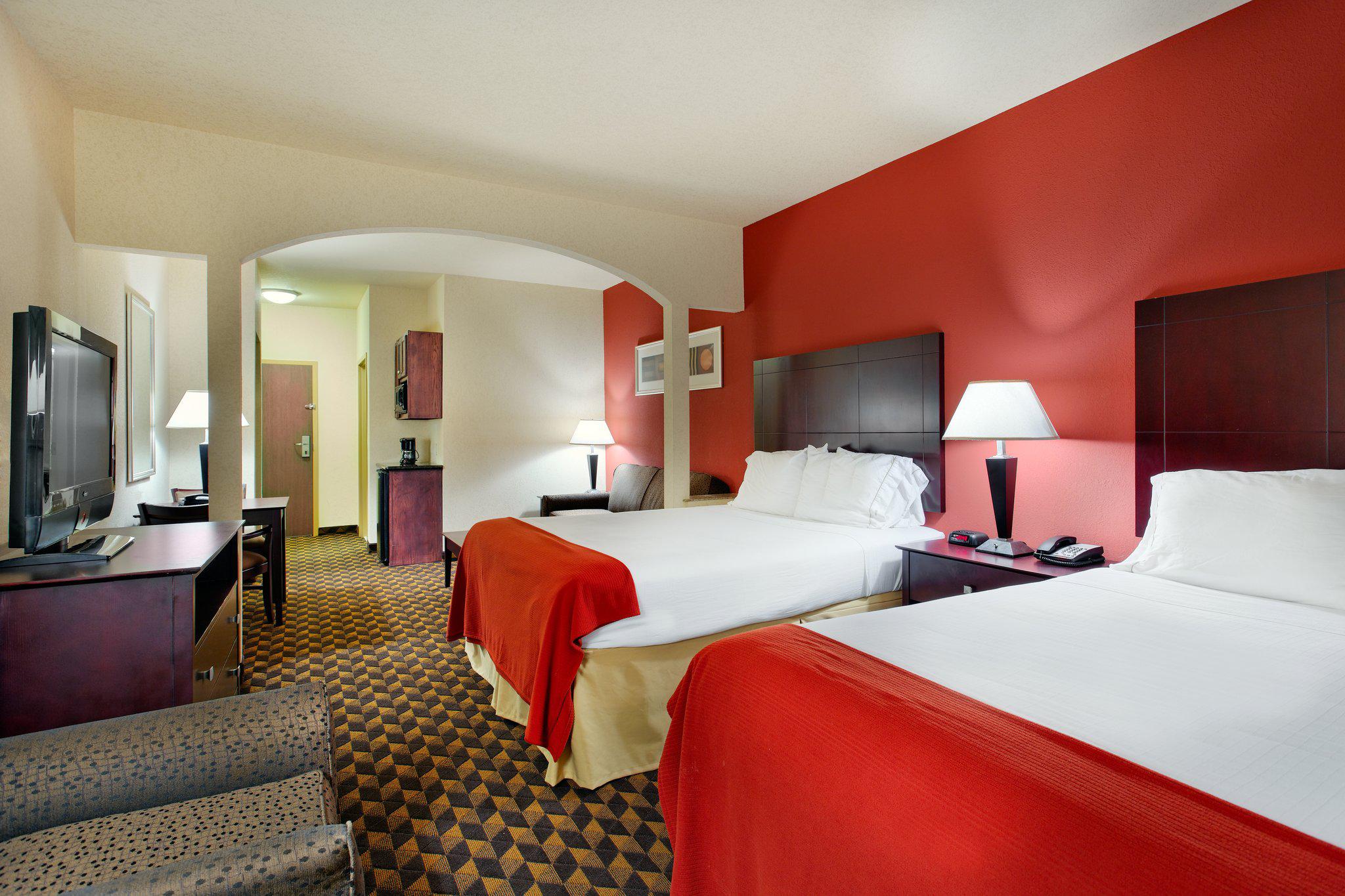 Holiday Inn Express & Suites Malvern Photo