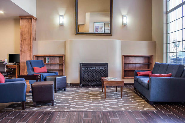 Images Comfort Inn & Suites at Talavi