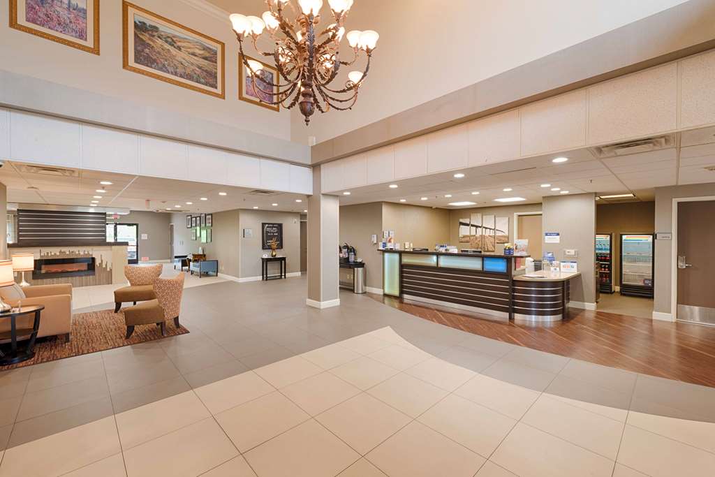Best Western Plus Delta Inn & Suites Image