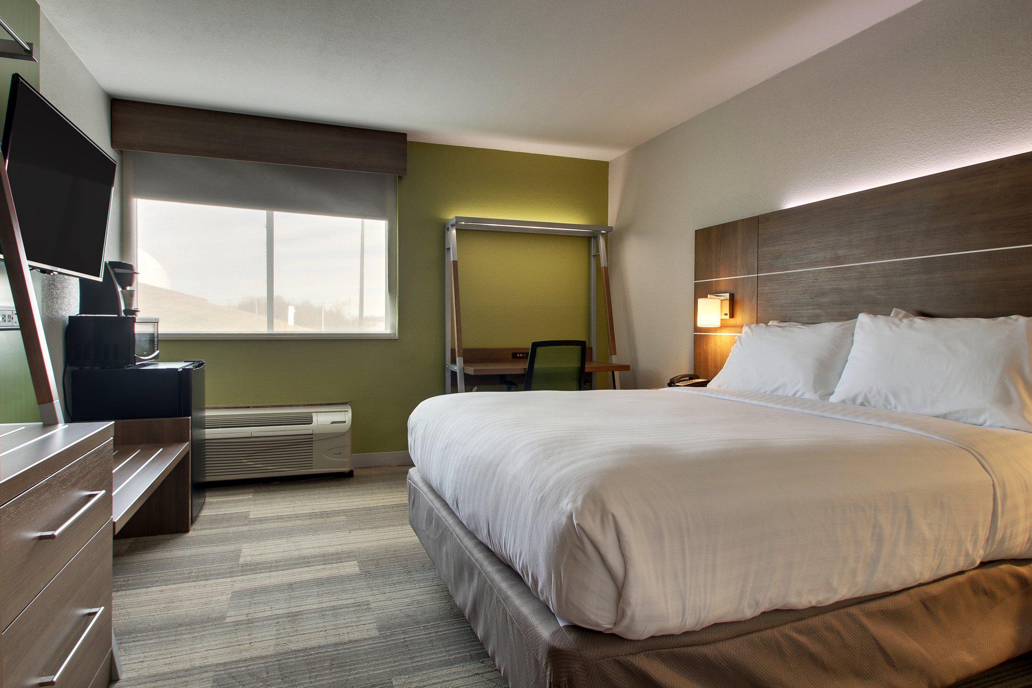 Holiday Inn Express & Suites Wapakoneta Photo