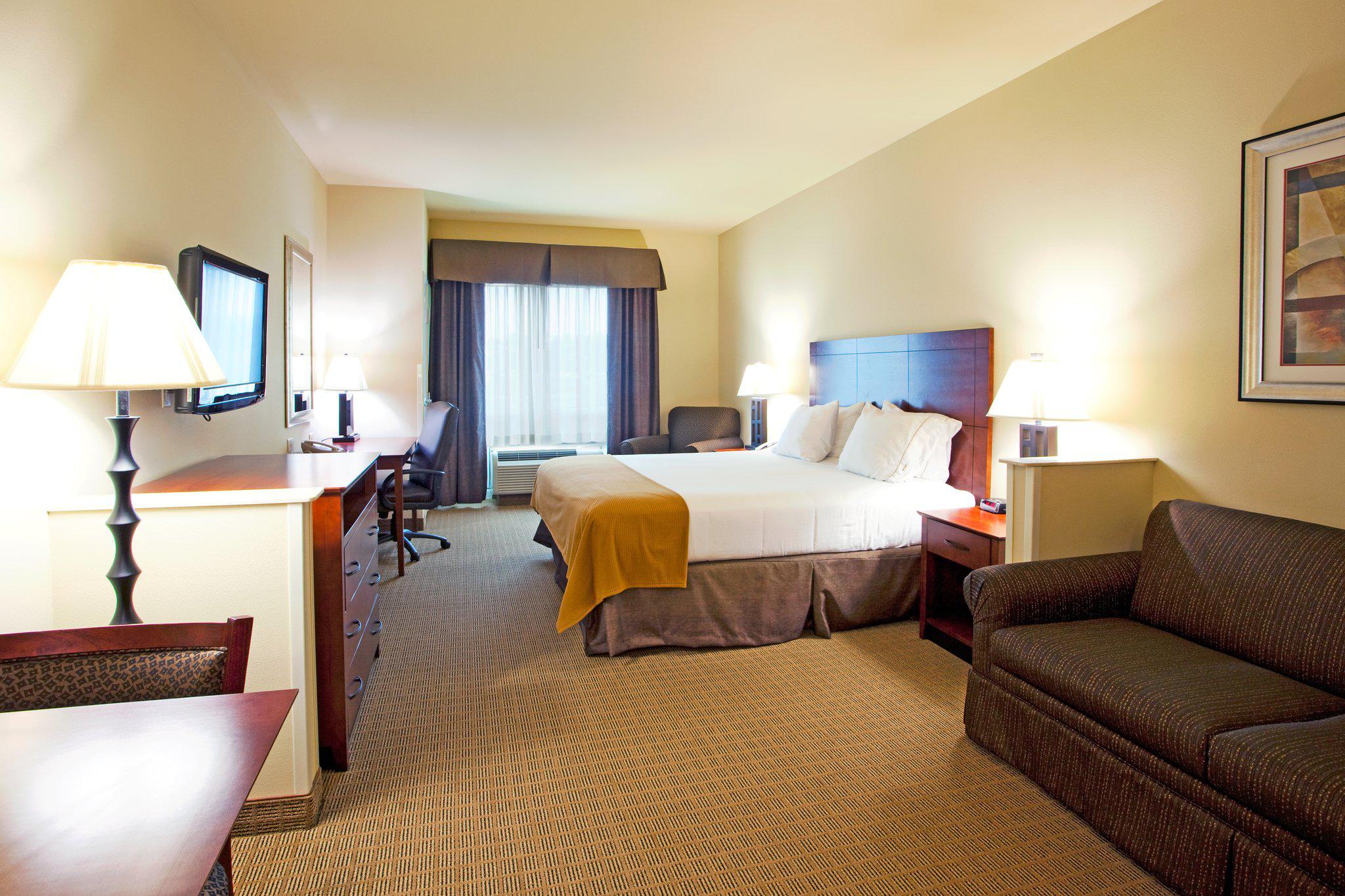 Holiday Inn Express & Suites Valdosta West - Mall Area Photo