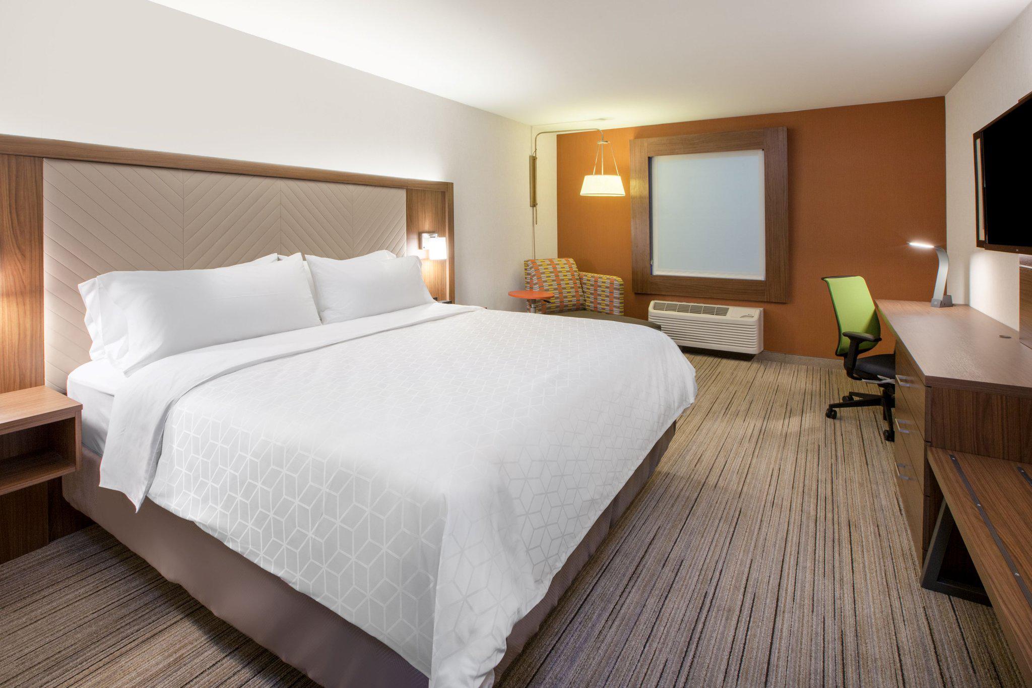 Holiday Inn Express & Suites Oklahoma City Airport Photo