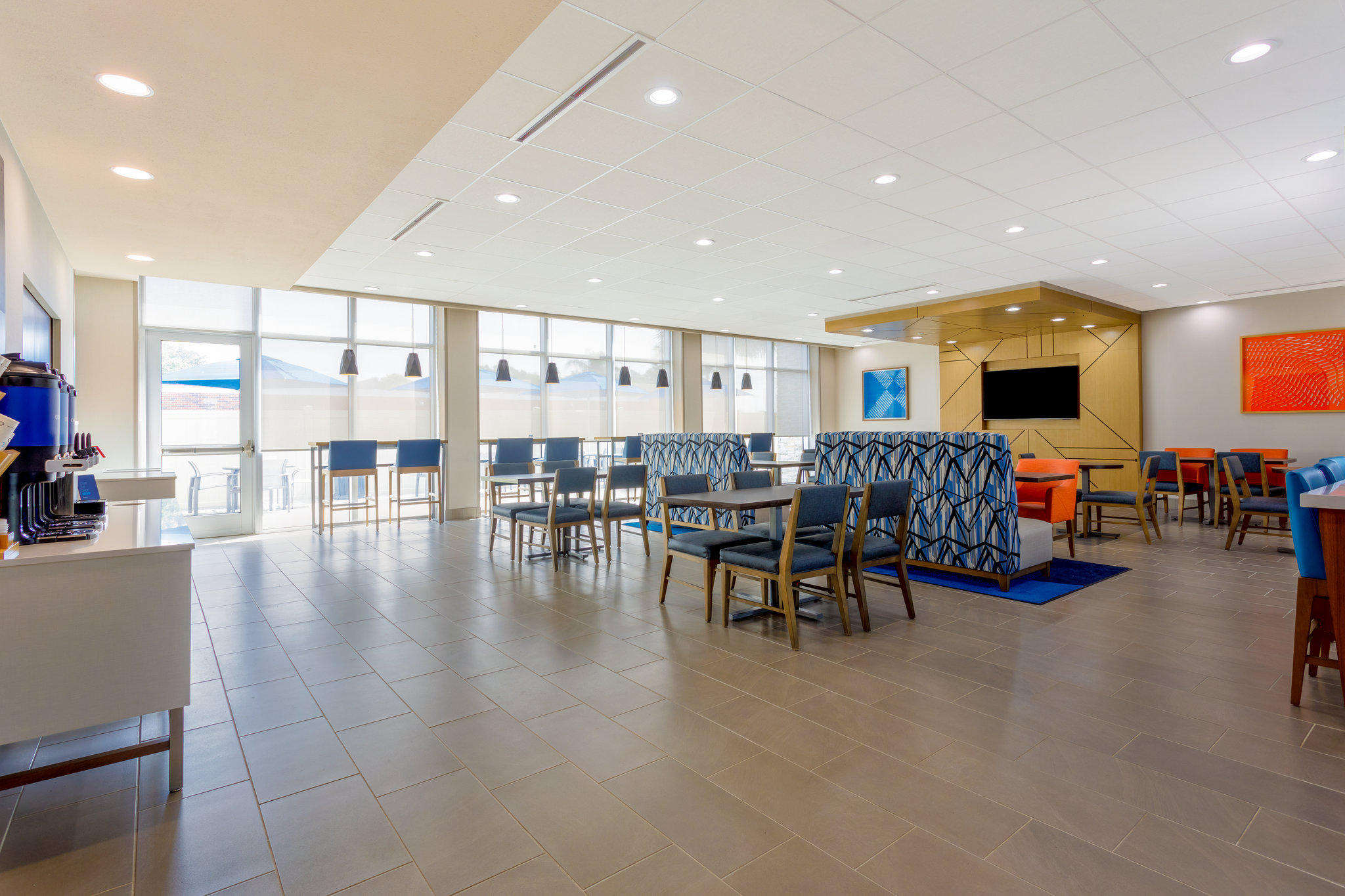 Holiday Inn Express & Suites Tampa Stadium - Airport Area by IHG Image