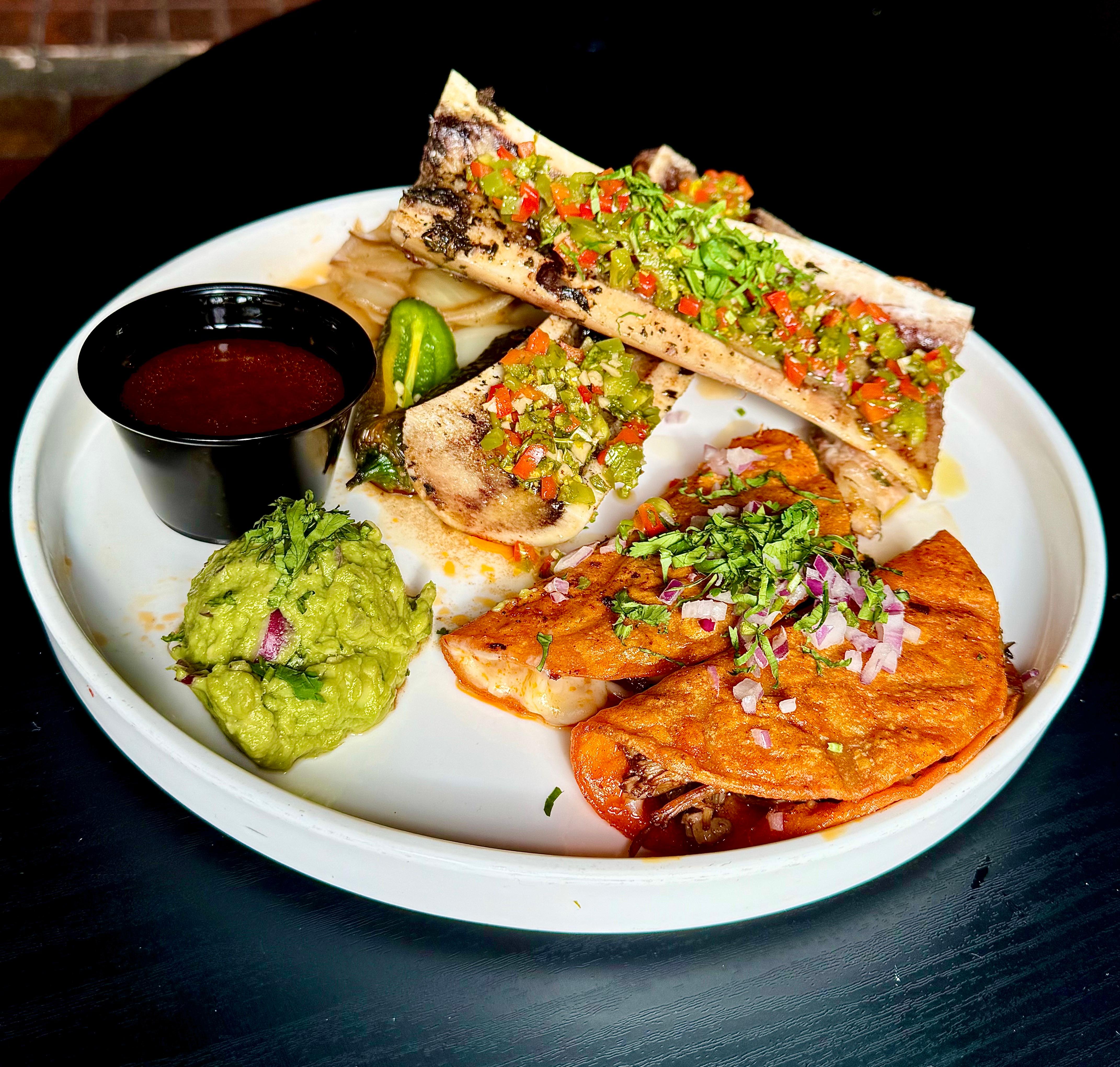 Birria y bone marrow