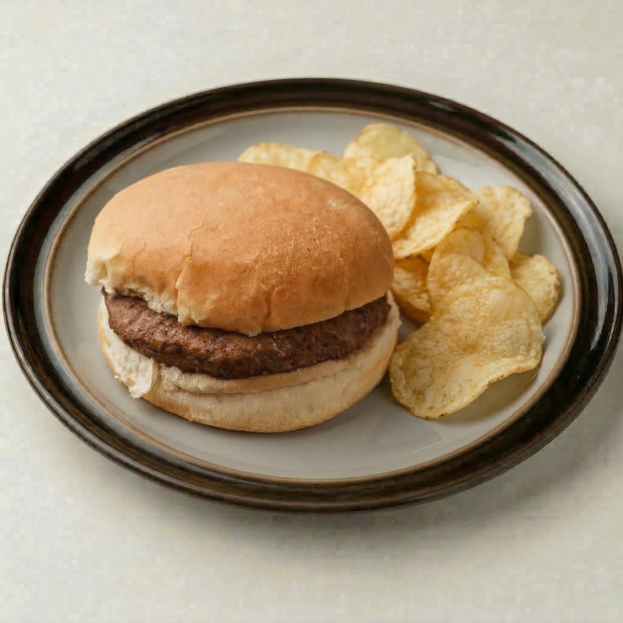 Kids' Hamburger Meal (Chips)