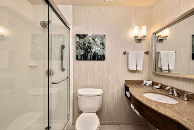 Images Hilton Garden Inn Overland Park