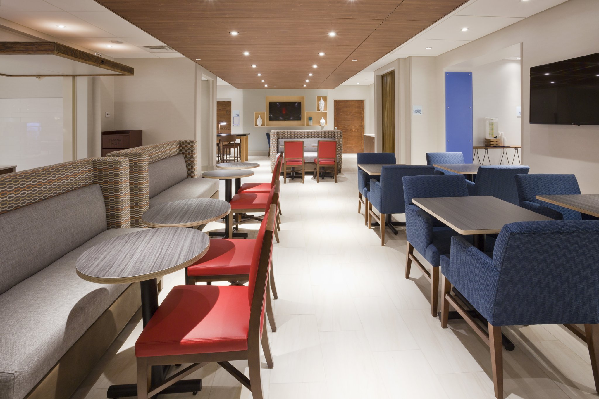 Holiday Inn Express Roseville-St. Paul by IHG Image