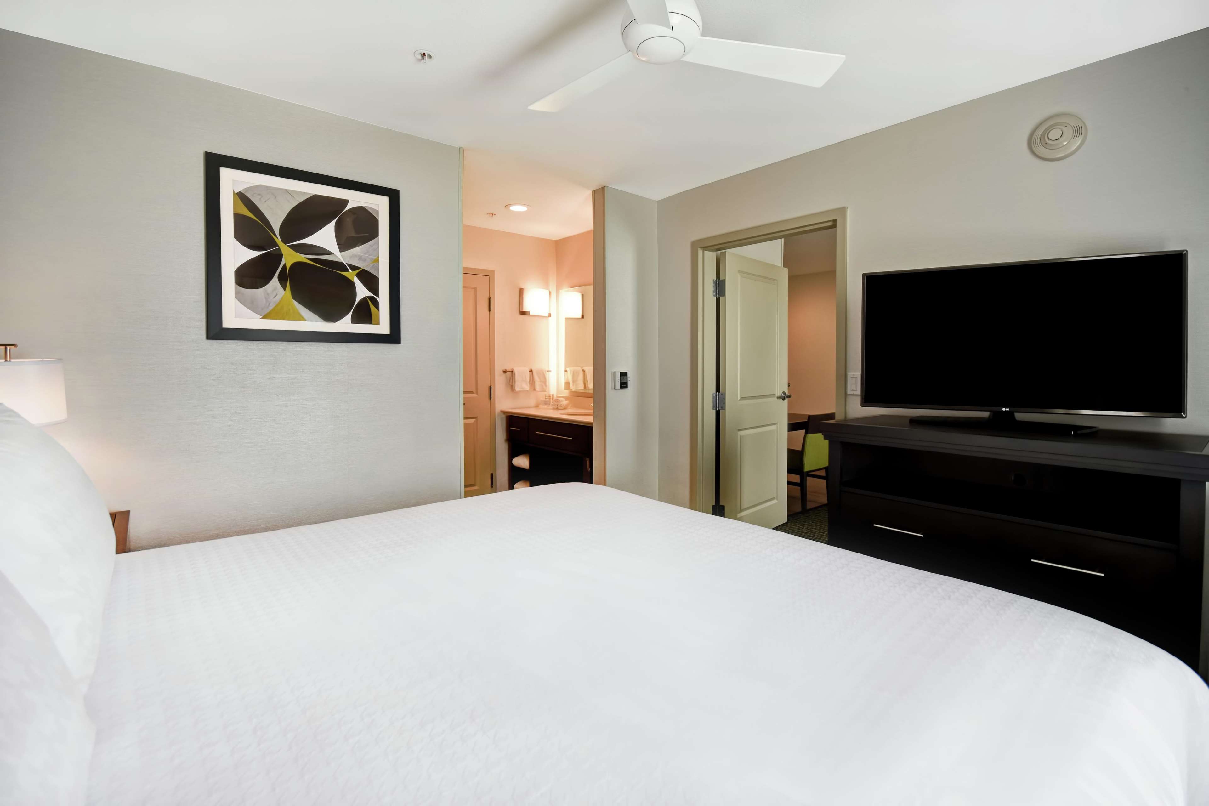 Homewood Suites by Hilton Novi Detroit Photo