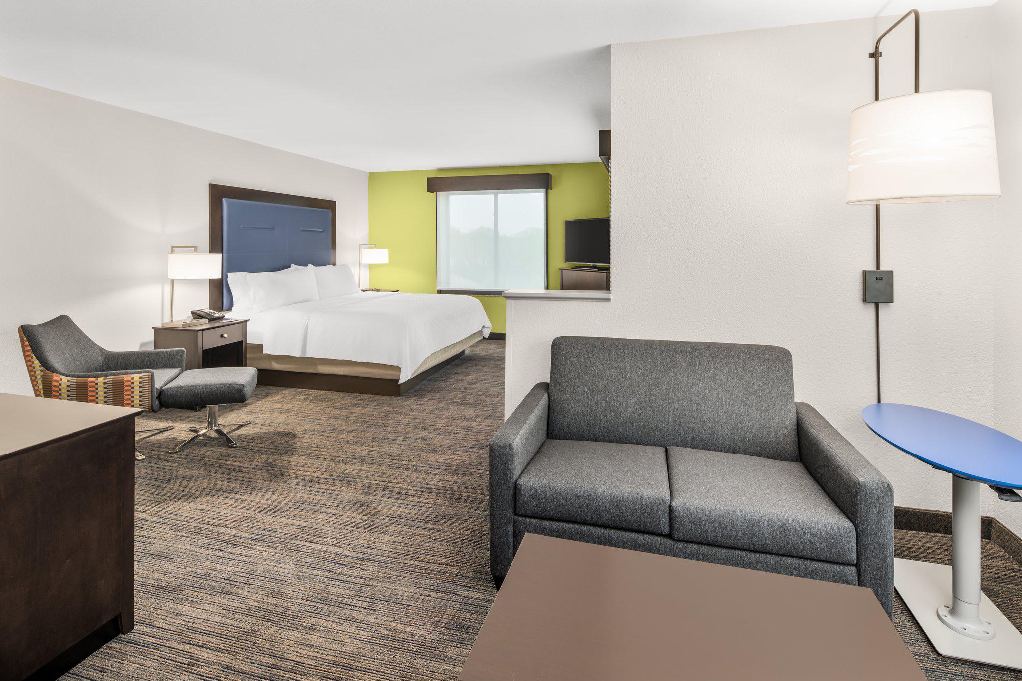 Holiday Inn Express & Suites Wilmington-Newark Photo