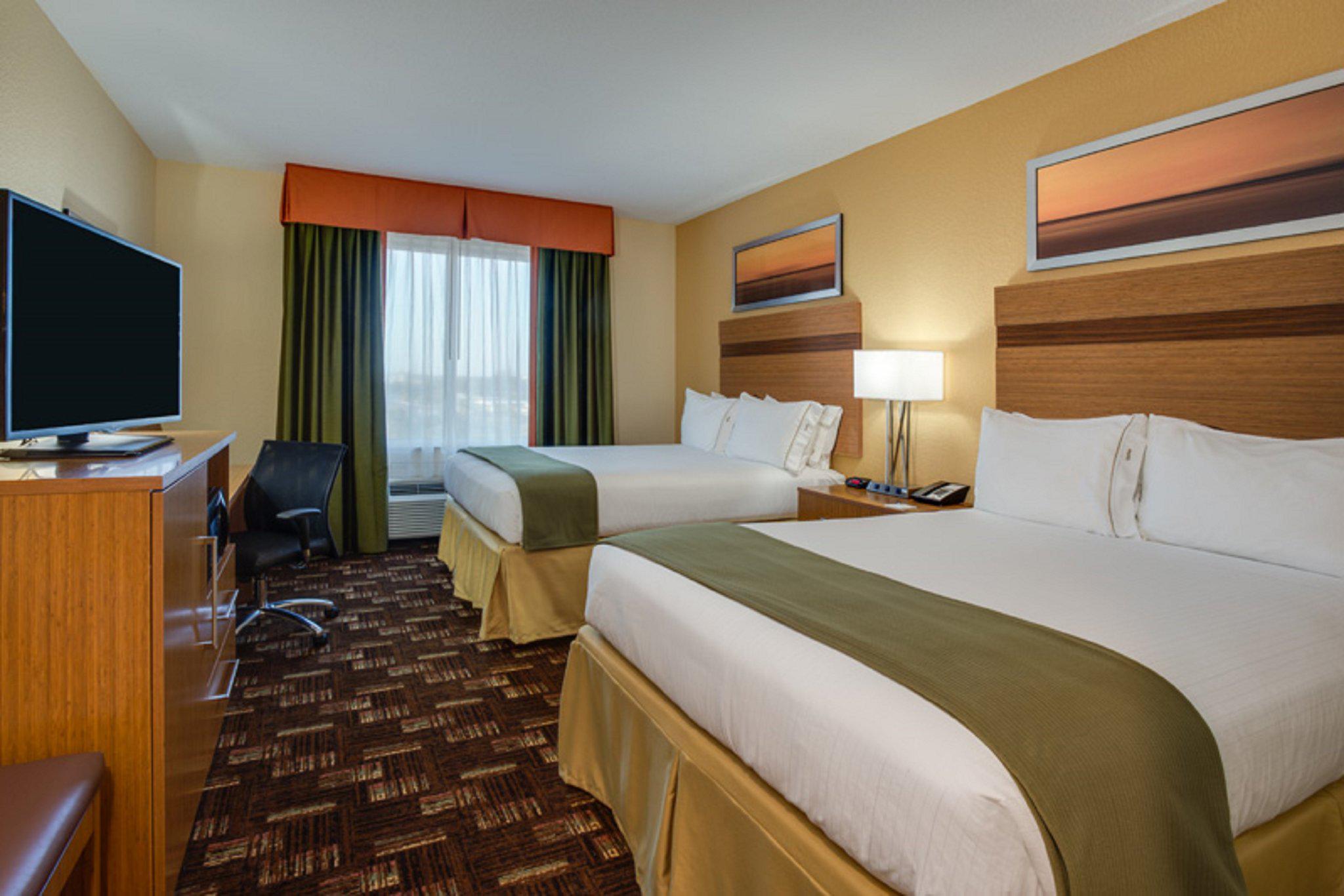 Holiday Inn Express & Suites Fort Lauderdale Airport South Photo