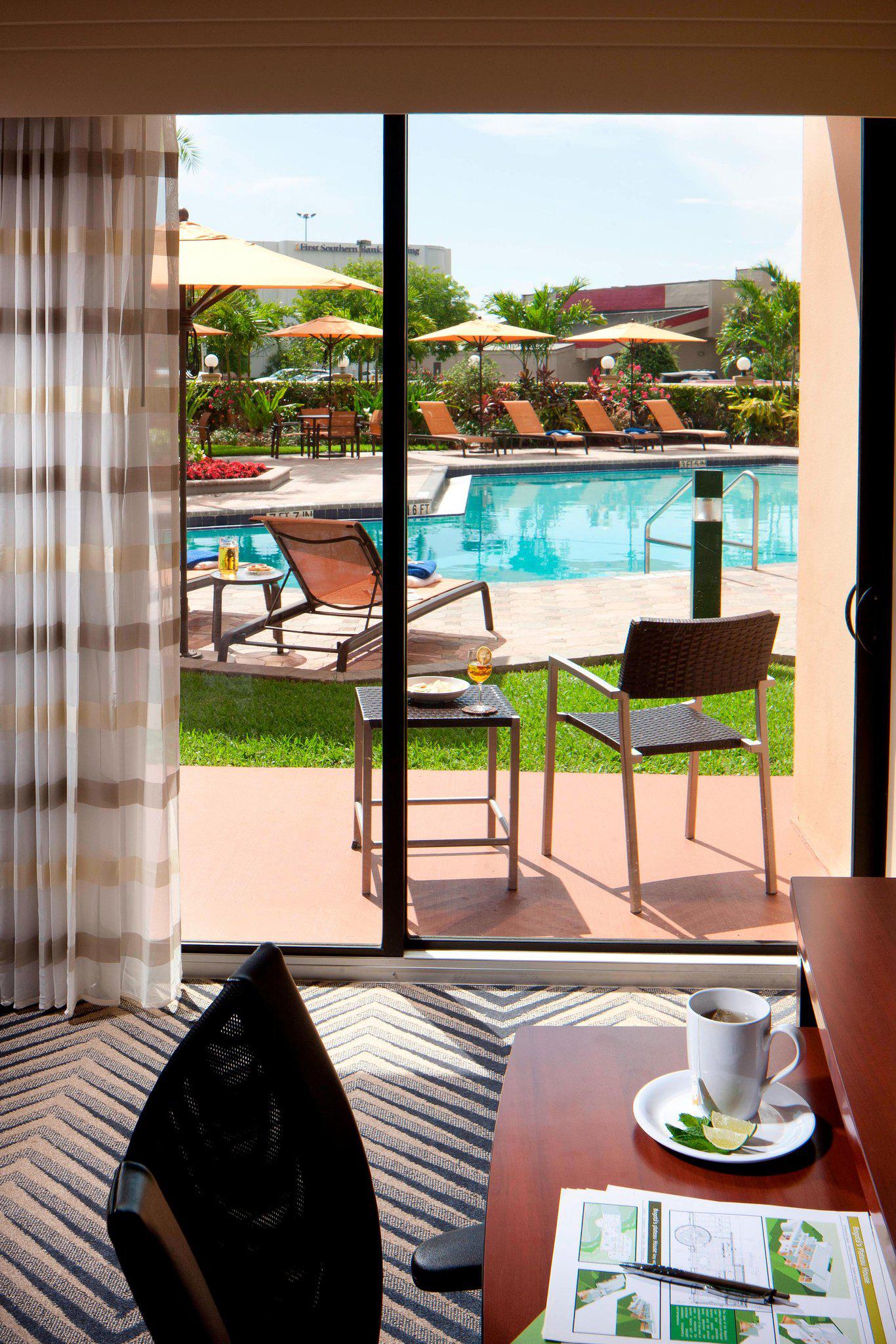 Courtyard by Marriott Fort Lauderdale East/Lauderdale-by-the-Sea Photo