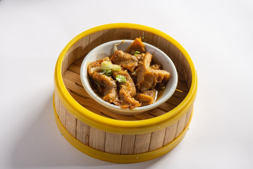 B-11 Steamed Beef Tripe with Black Pepper Sauce (黑椒金錢肚)