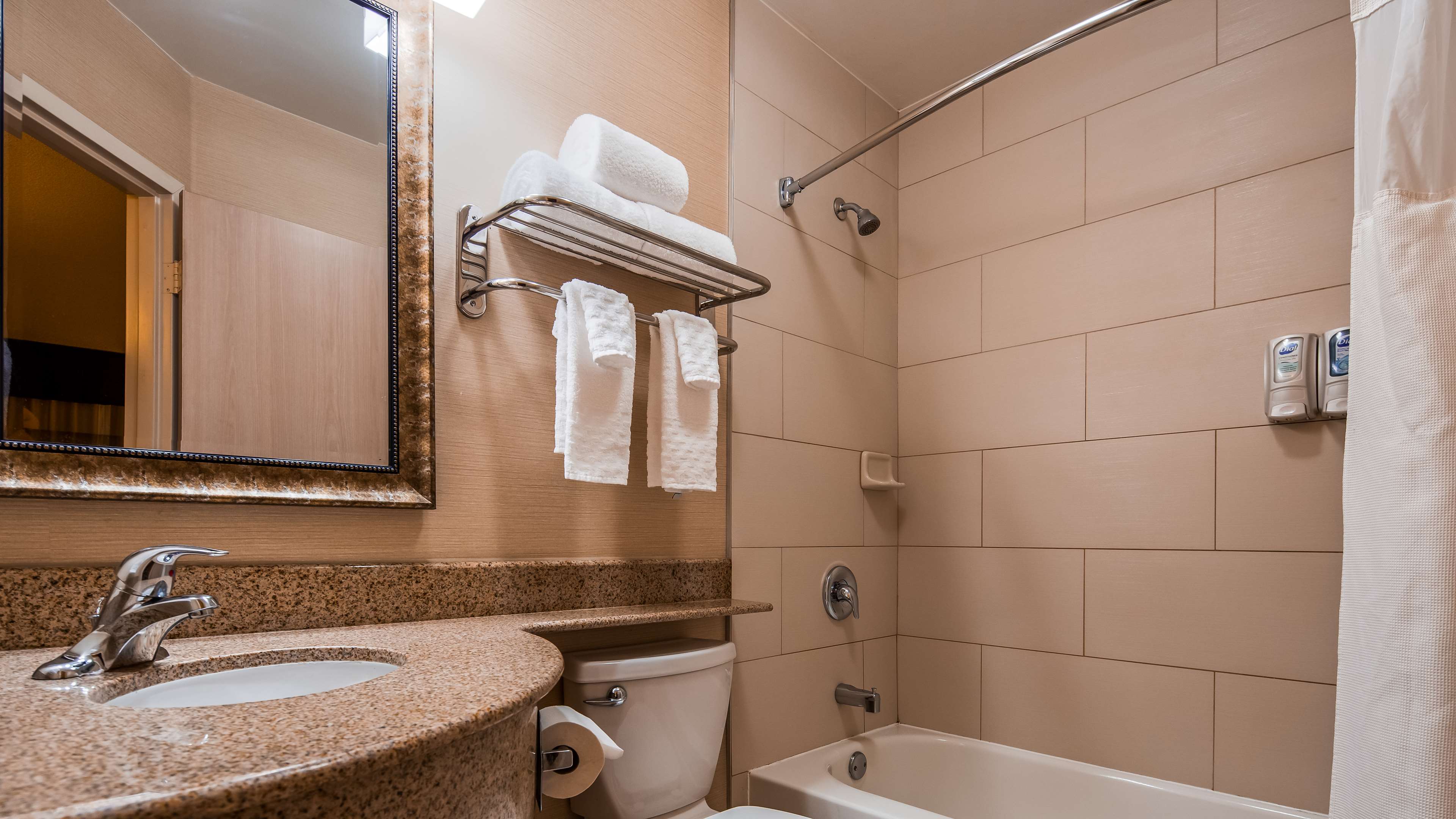 Best Western Plus Glenview-Chicagoland Inn & Suites Photo