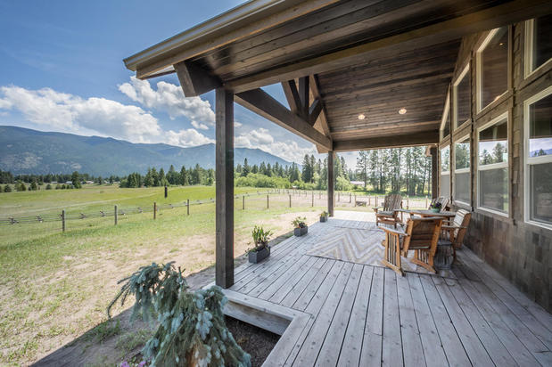 Images Carmen Hobson - TOUCHSTONE REAL ESTATE