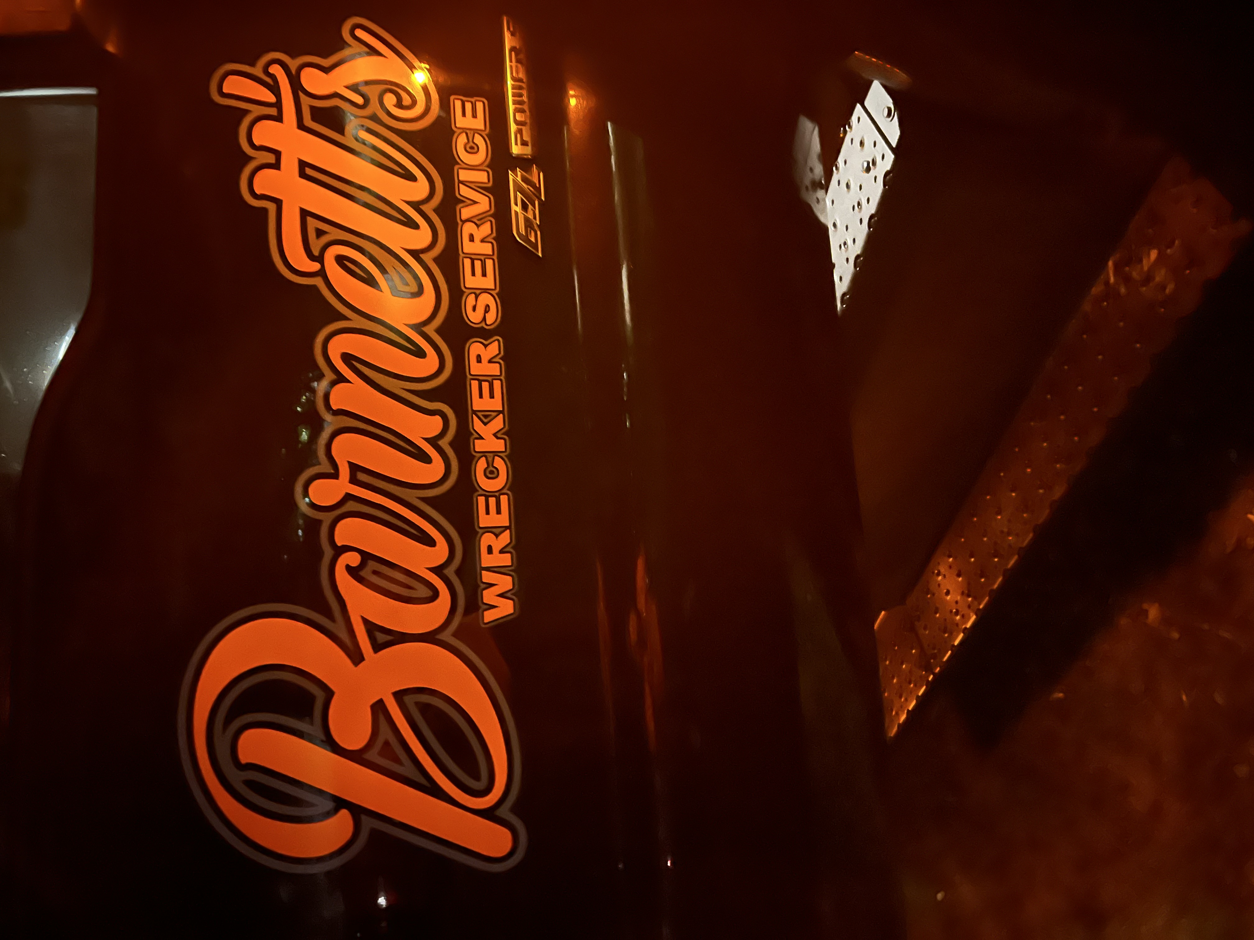 Barnett&apos;s Wrecker Service and Repair Logo