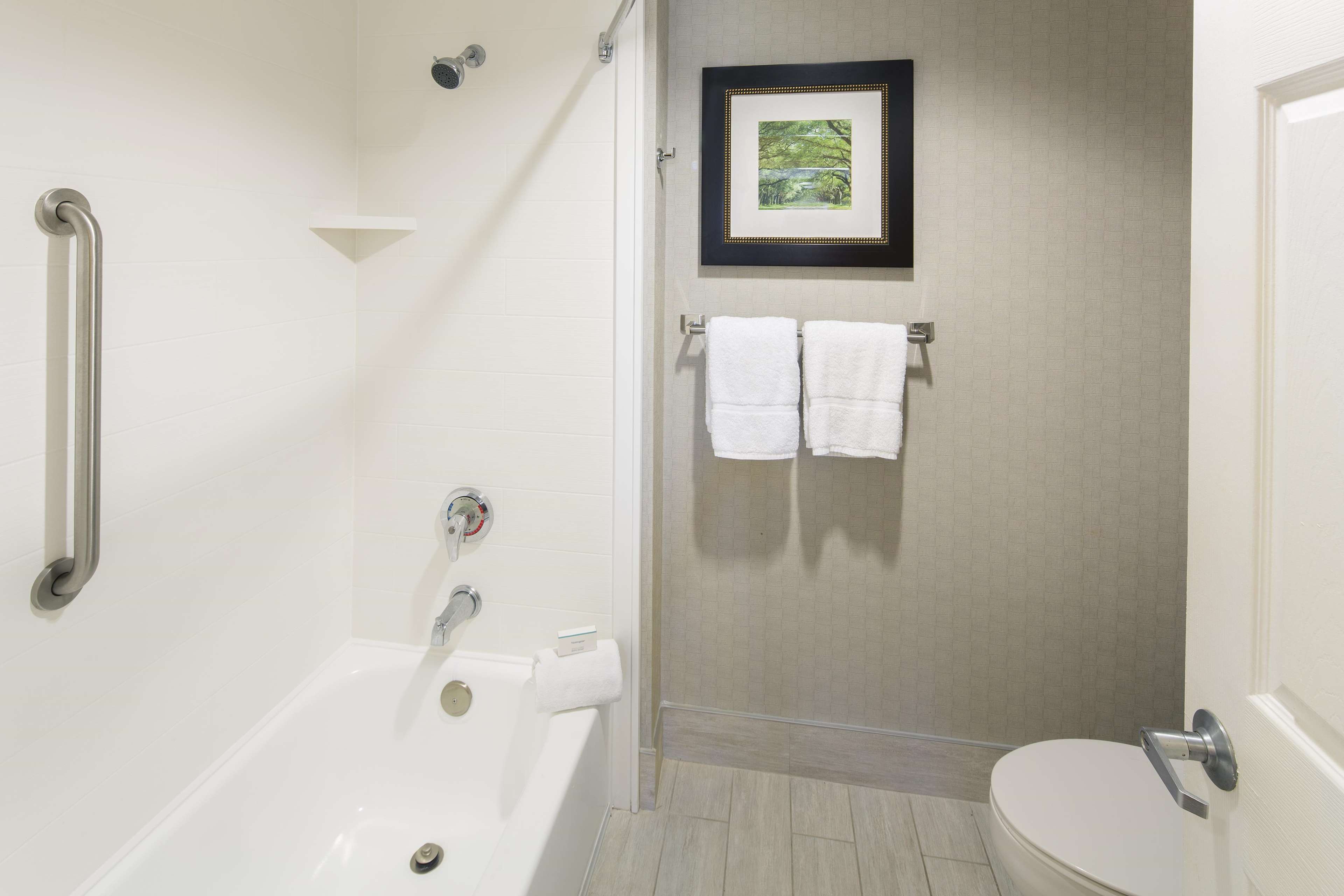 Homewood Suites by Hilton Savannah Photo