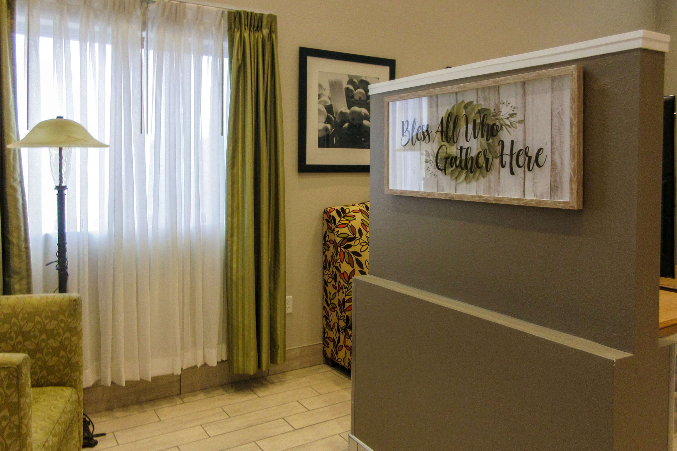 Quality Inn & Suites Evansville Downtown Photo