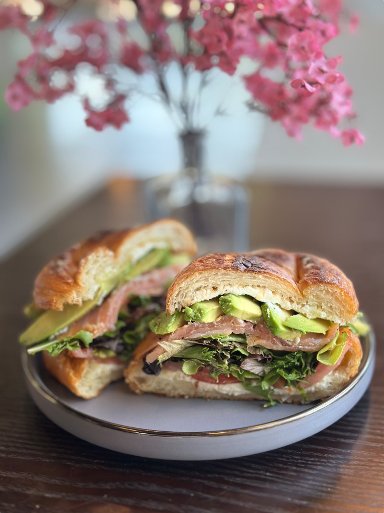 Croissandwich Avocado & Smoked Salmon