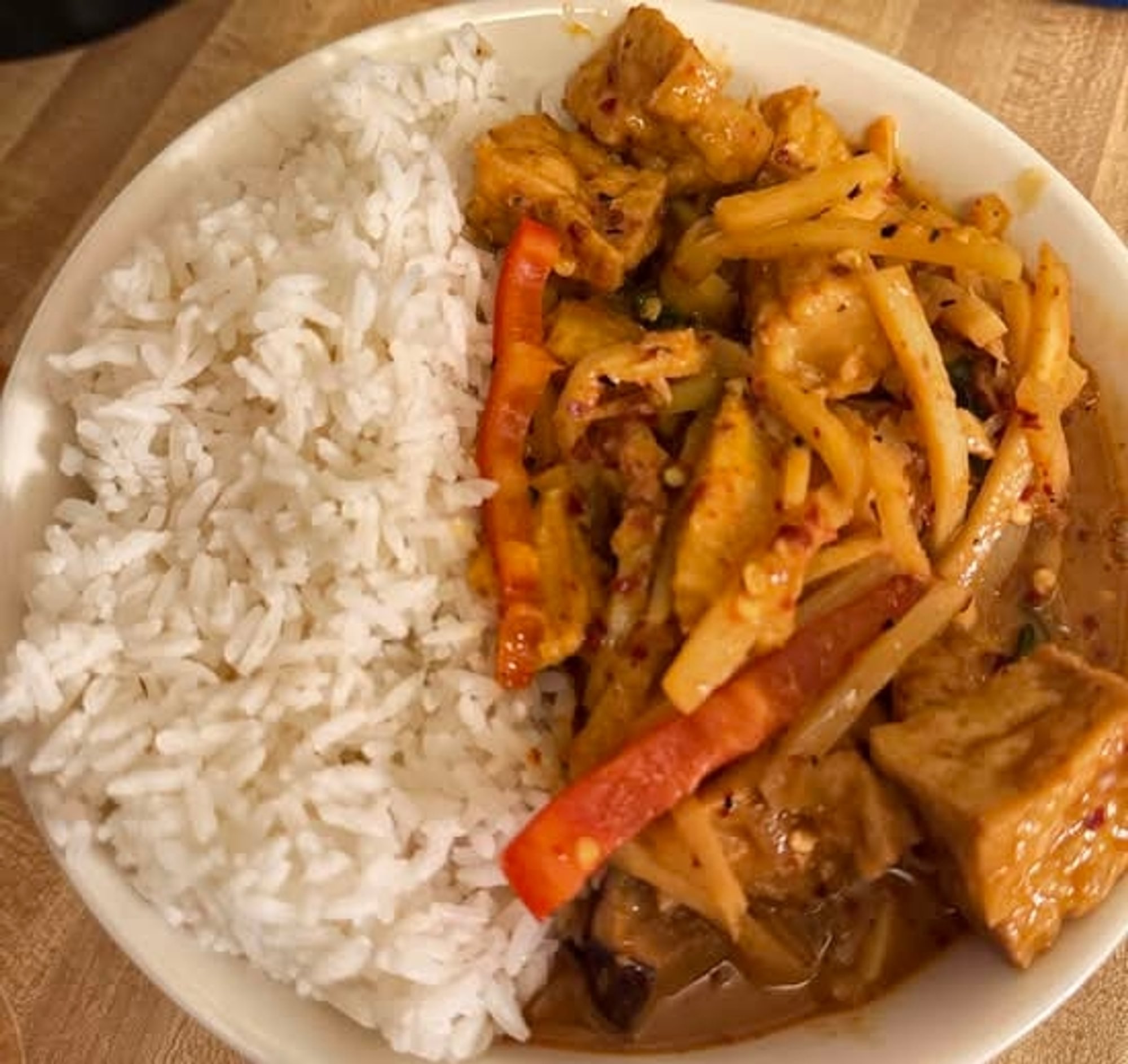 L Red Curry