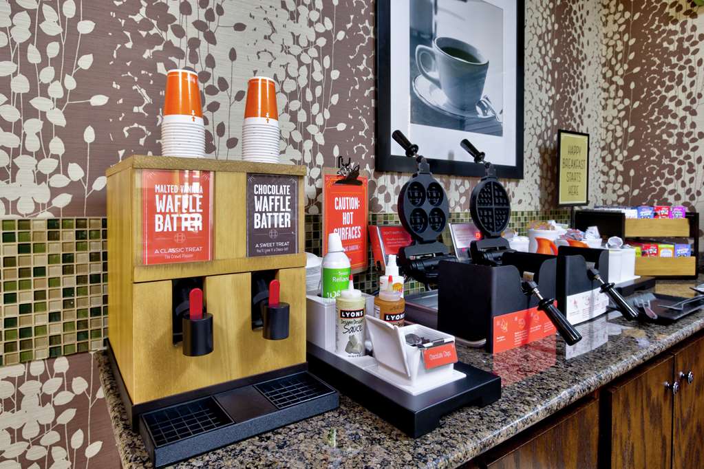 Hampton Inn Salina Image