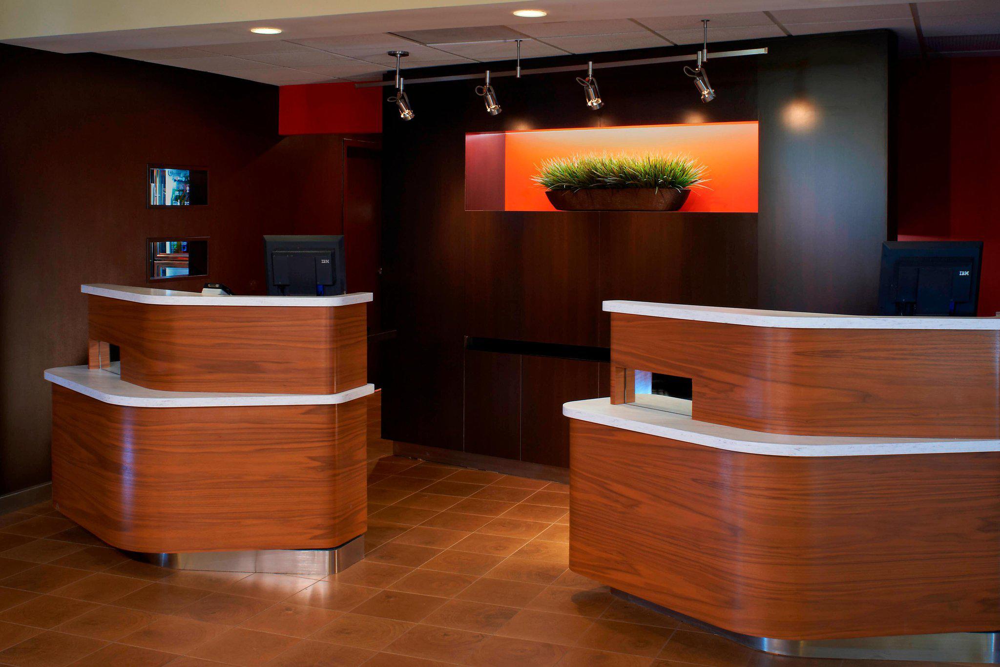 Courtyard by Marriott Detroit Livonia Photo