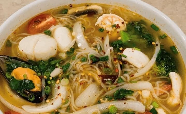 Tom Yum Noodle Seafood Soup