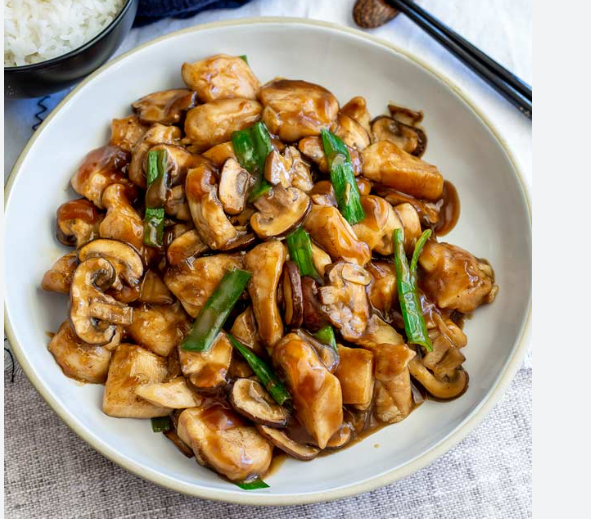 CHICKEN WITH MUSHROOMS