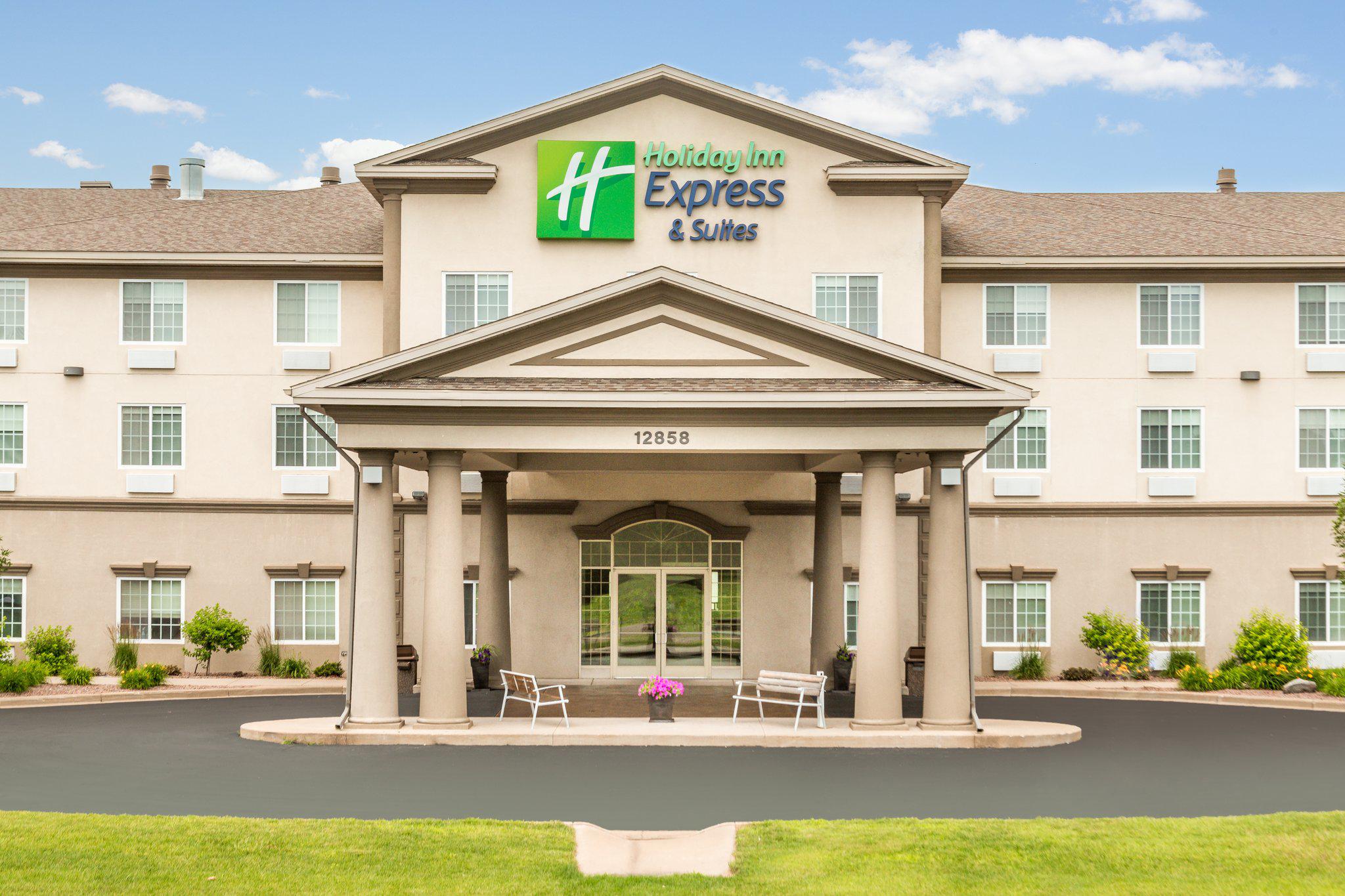 Holiday Inn Express & Suites Eau Claire North Photo