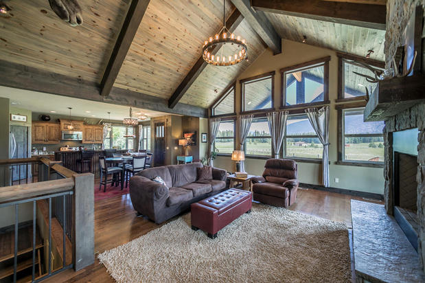 Images Carmen Hobson - TOUCHSTONE REAL ESTATE