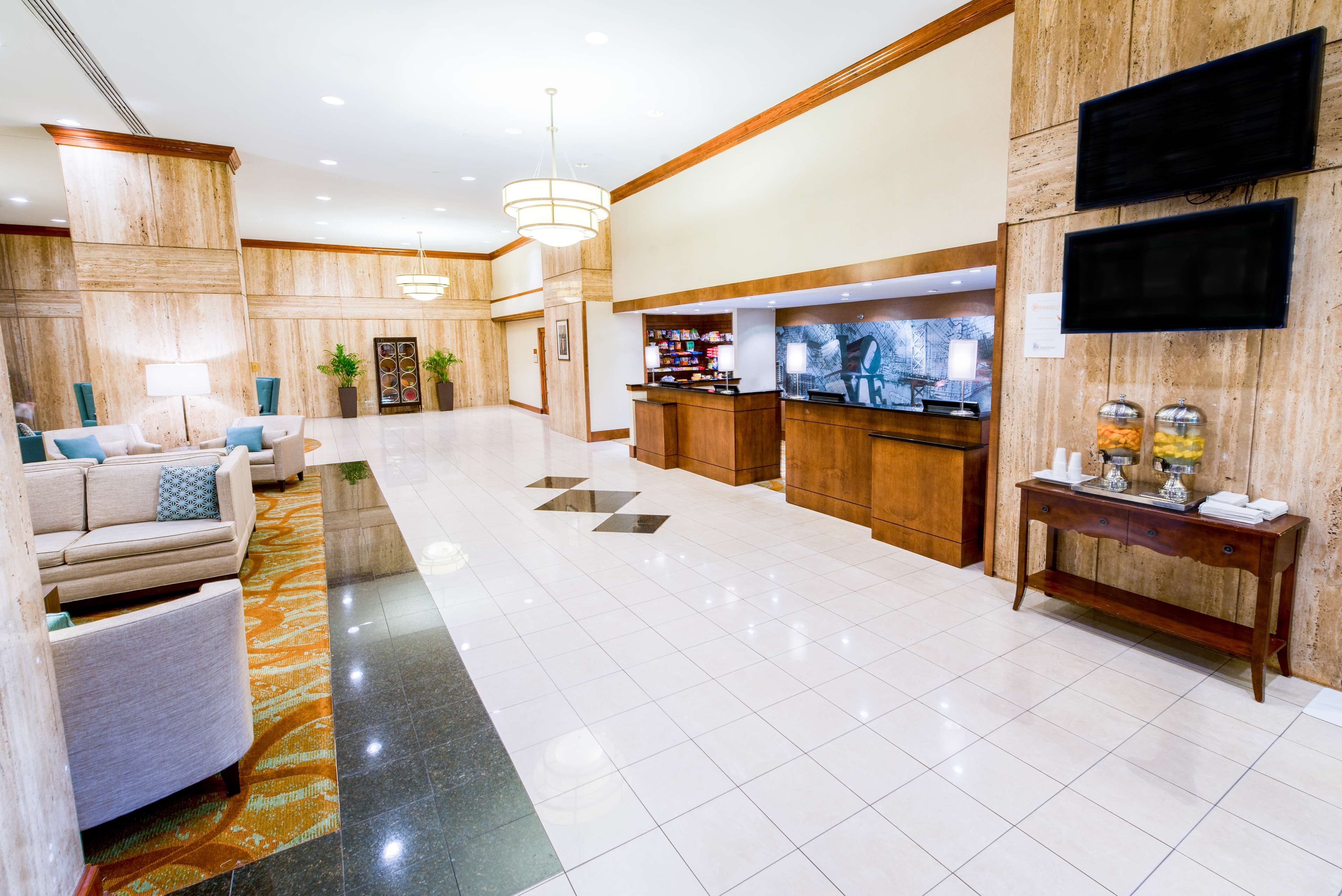 DoubleTree by Hilton Hotel Philadelphia Airport, 4509 Island Avenue