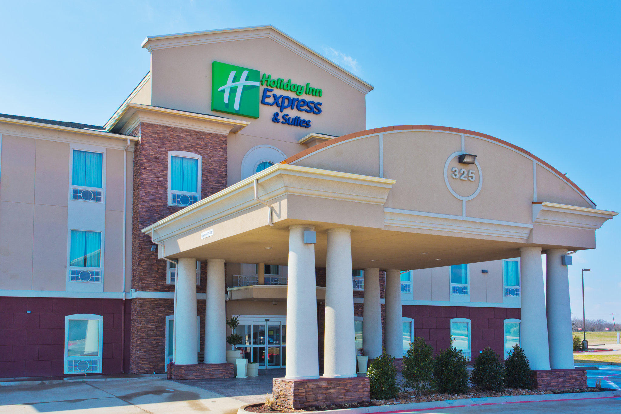 Holiday Inn Express & Suites Alvarado Photo