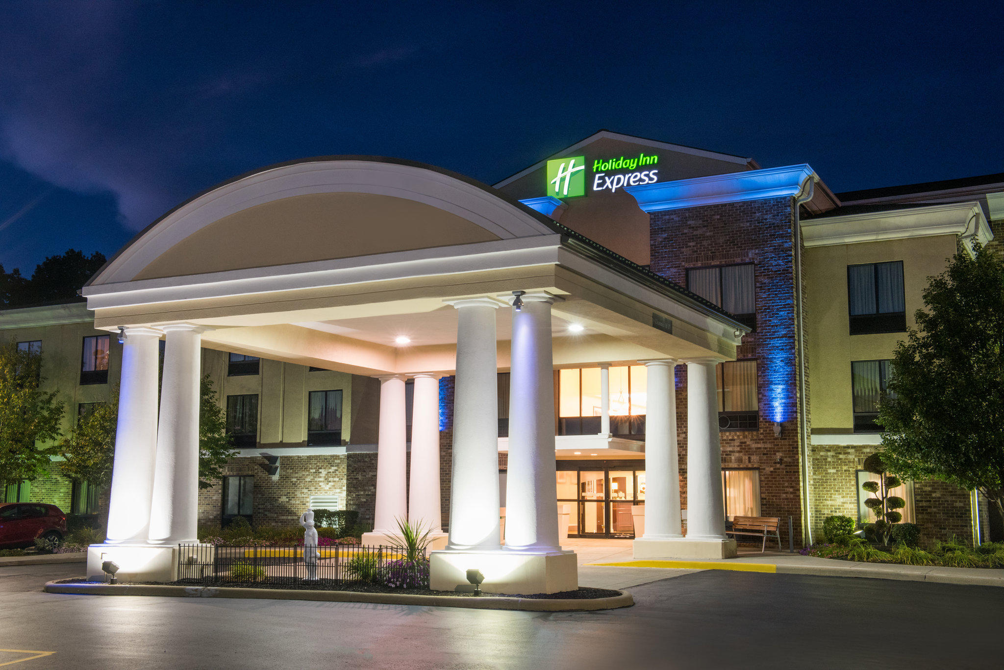 Holiday Inn Express & Suites Sharon-Hermitage Photo