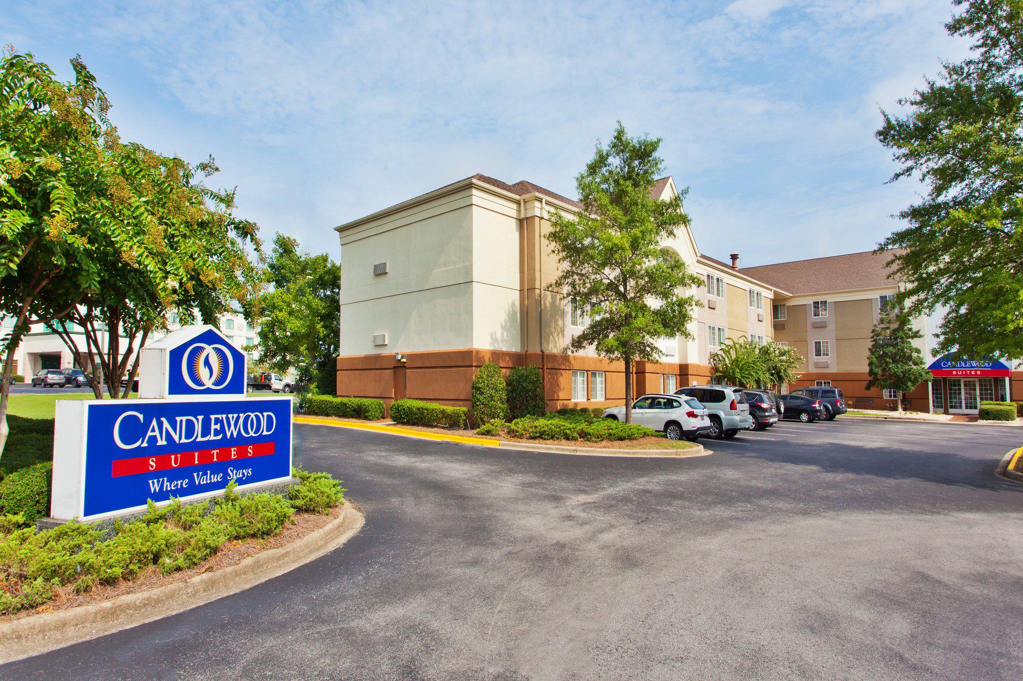 Candlewood Suites Cleveland-N. Olmsted Photo