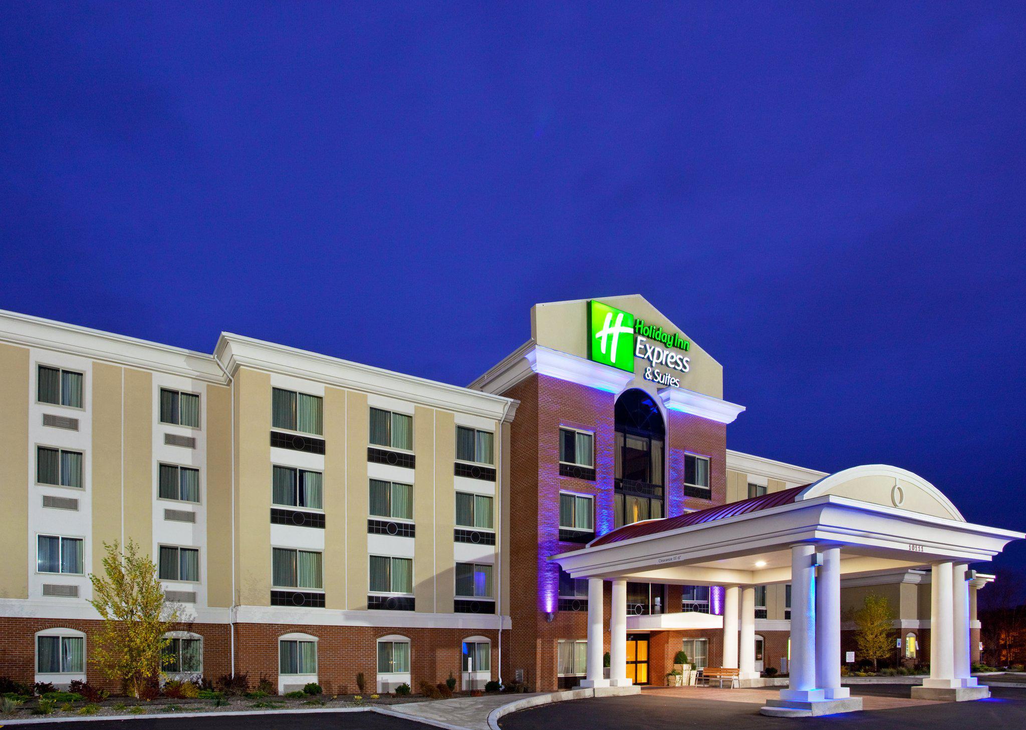 Holiday Inn Express & Suites Niagara Falls Photo