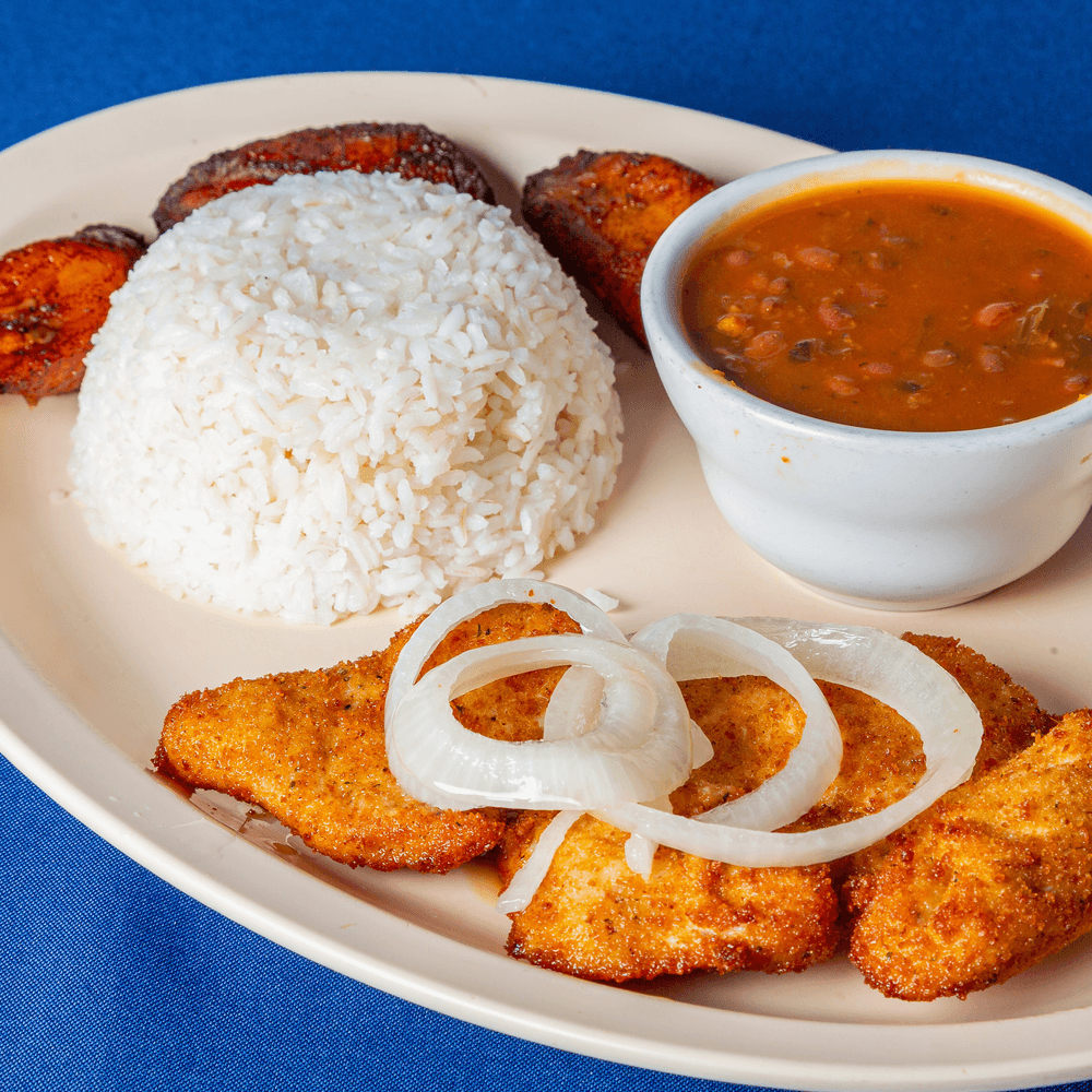 Pechuga Empanizada Meal