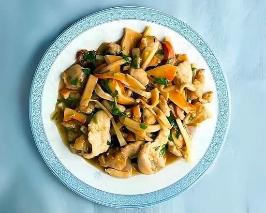 L8. Moo Goo Gai Pan