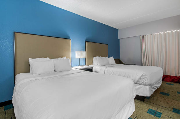 Images Clarion Inn & Suites