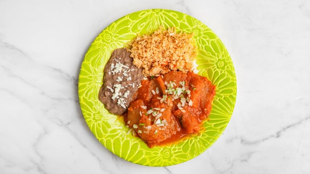 Chicharrón en Salsa Roja O Verde / Red or Green Fried Pork Rind