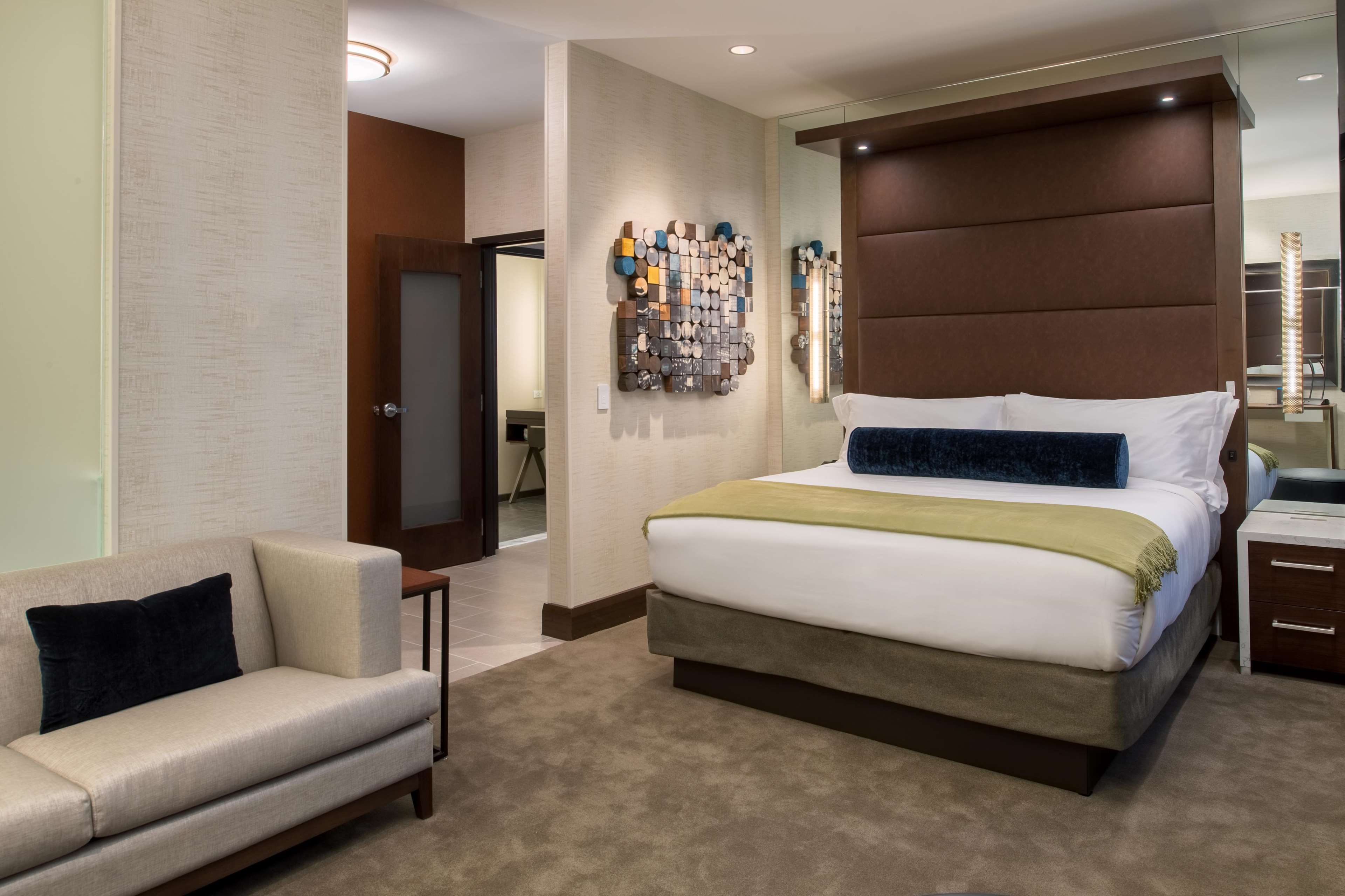 Embassy Suites by Hilton Seattle Downtown Pioneer Square Photo